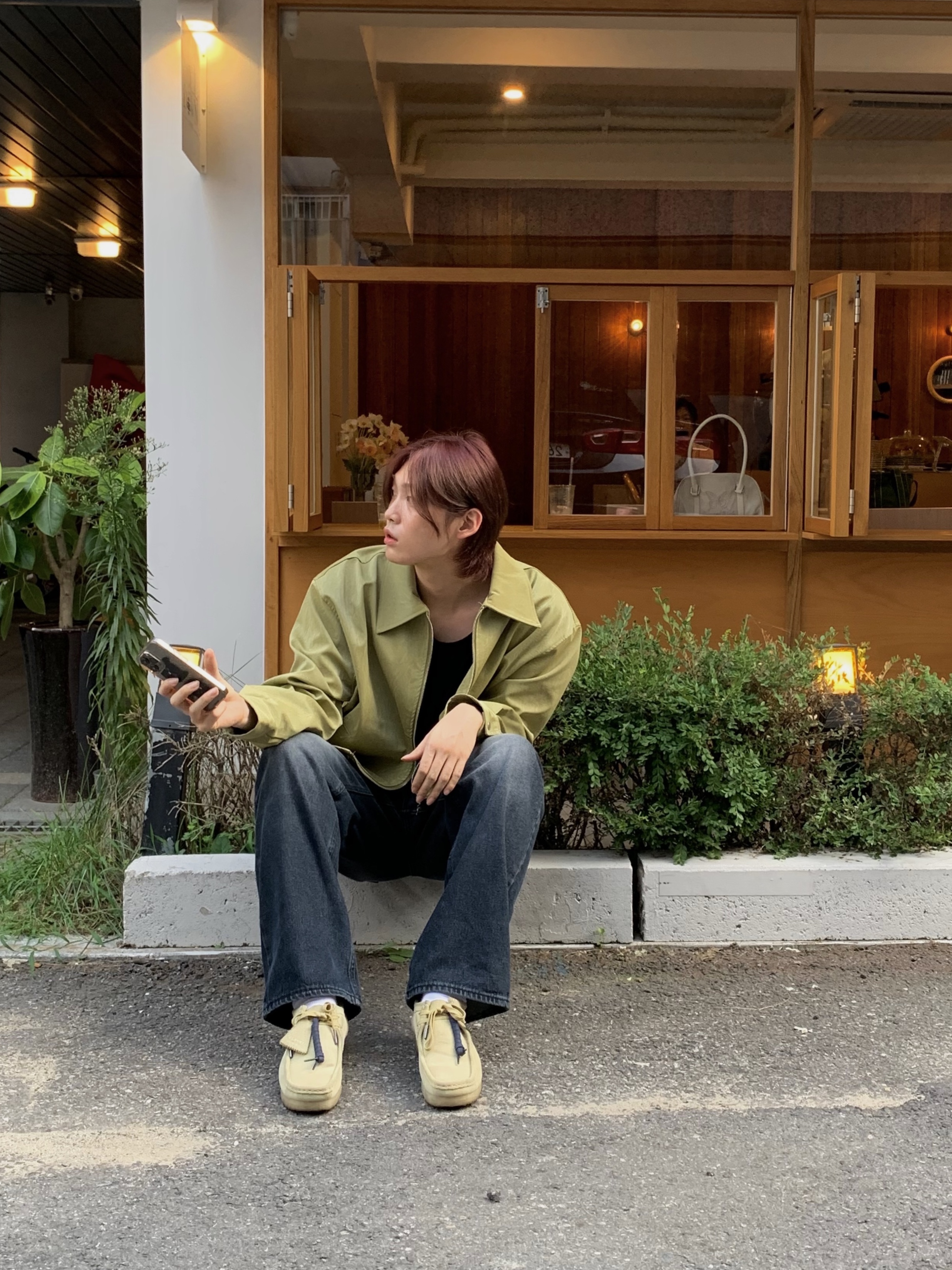 Clarks Wallabee Maple Suede 착용 스타일 - 1