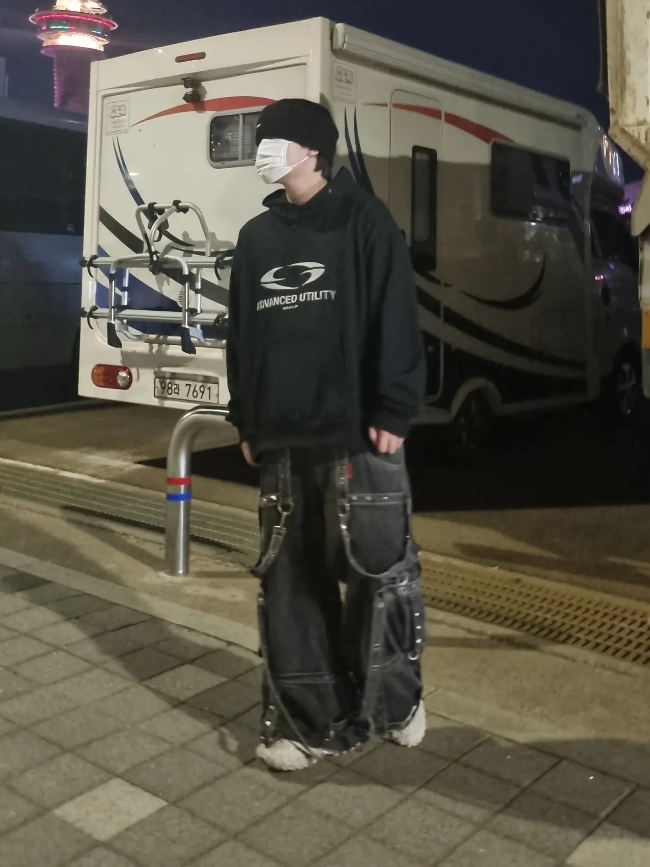 (W) Balenciaga Defender Sneakers Beige 착용 스타일 - 3