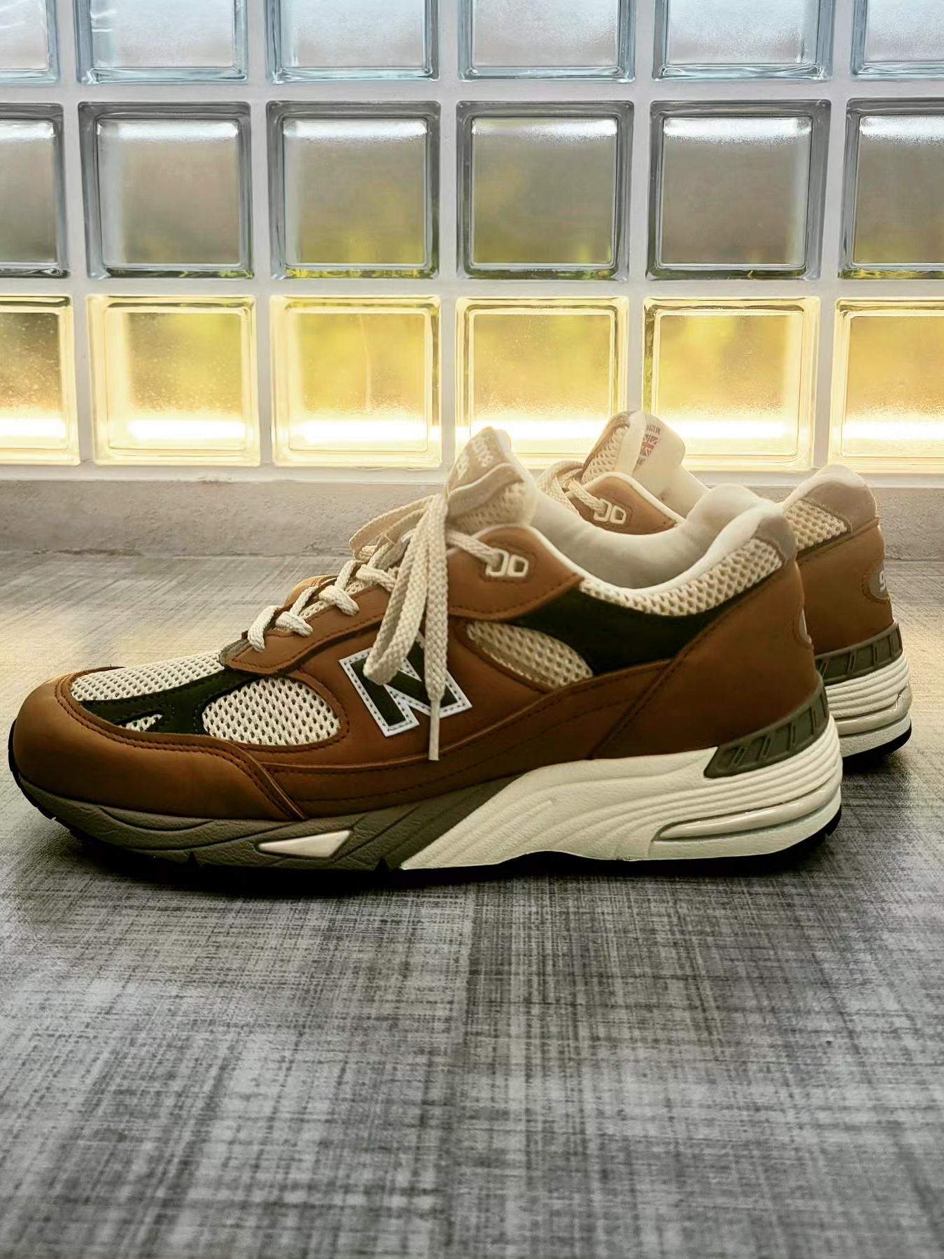 New Balance x Aime Leon Dore 991 Made in UK Tan 착용 스타일 - 1