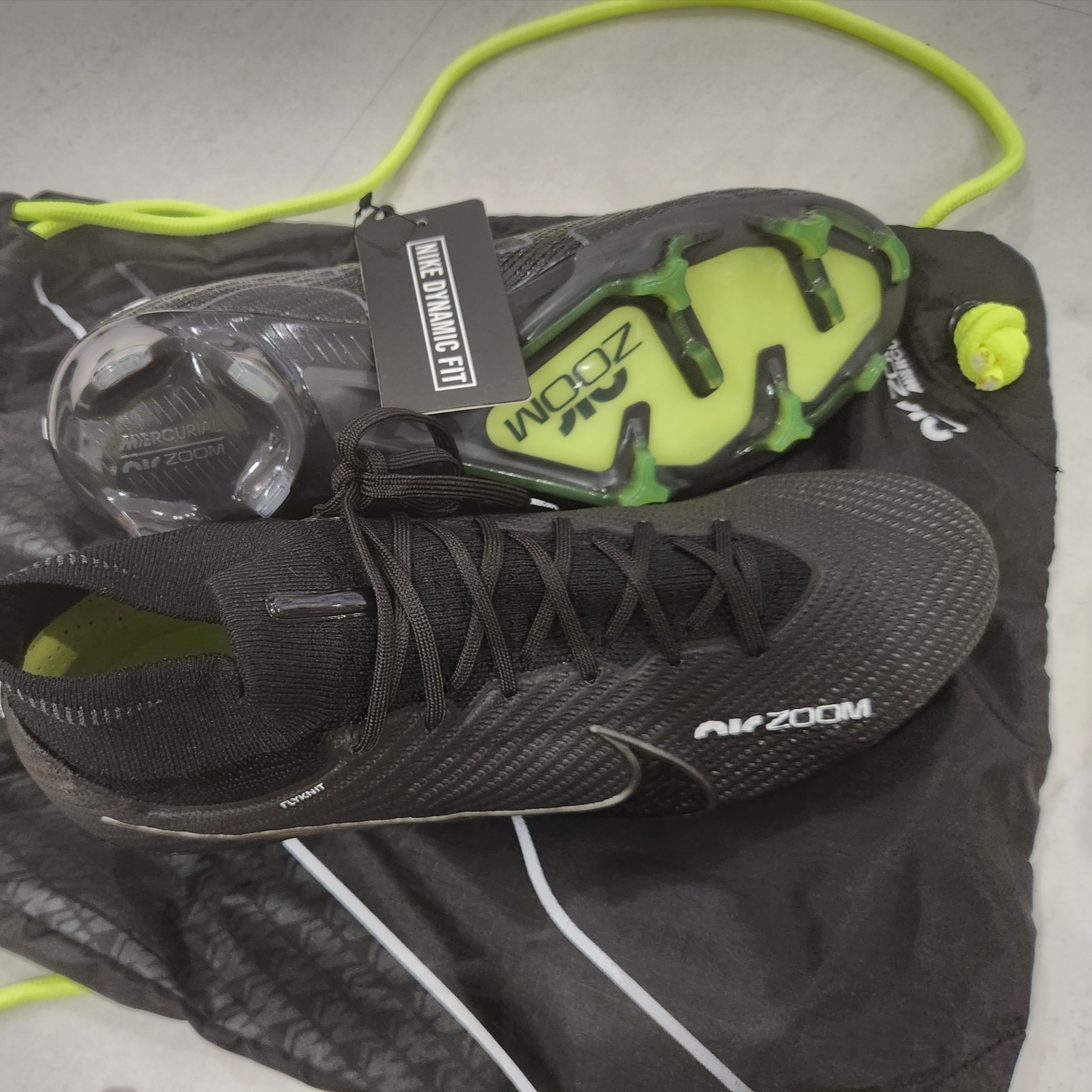 Nike Zoom Mercurial Superfly 9 Elite FG Black Volt 착용 스타일 - 2