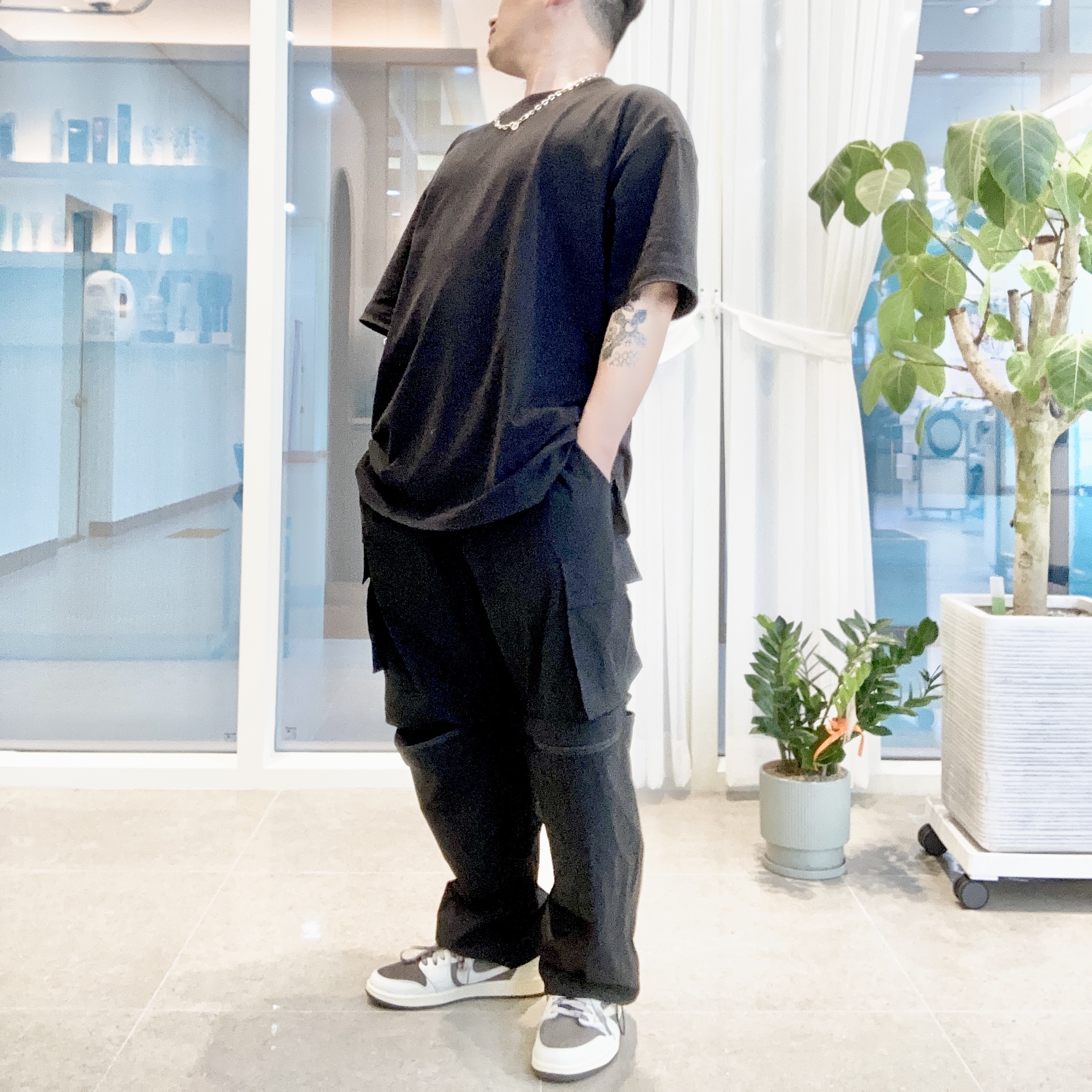 Jordan 1 x Travis Scott Retro Low OG SP Sail and Ridgerock 착용 스타일