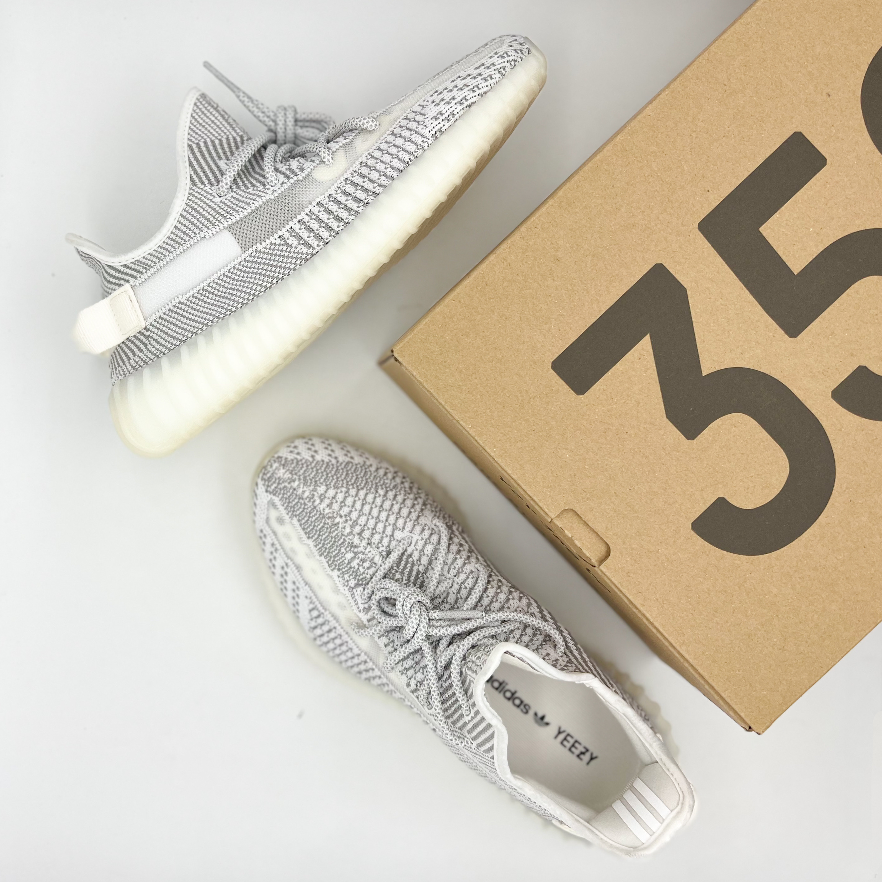 Adidas Yeezy Boost 350 V2 Static 2023 착용 스타일 - 5