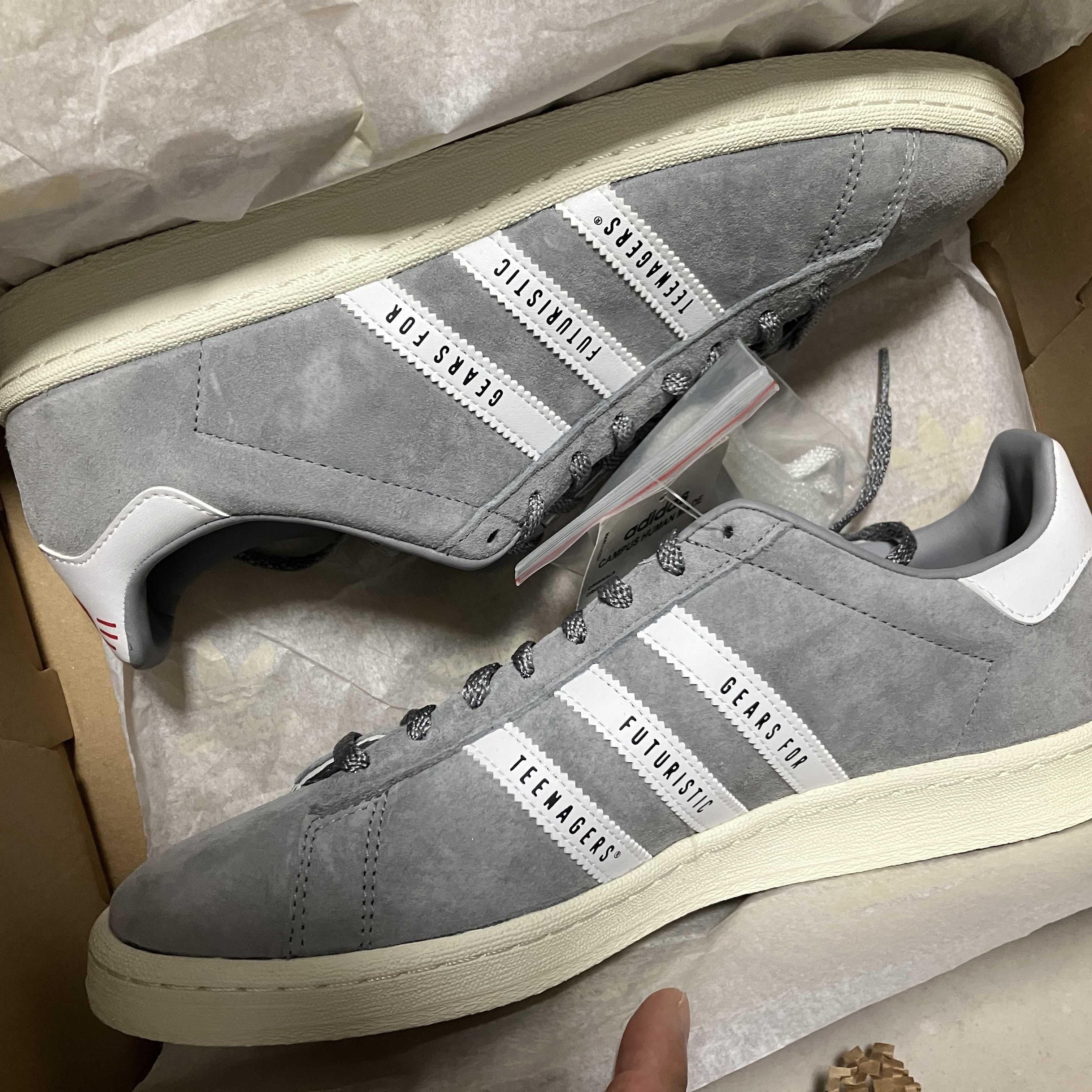 Adidas x Human Made Campus Light Onix 착용 스타일