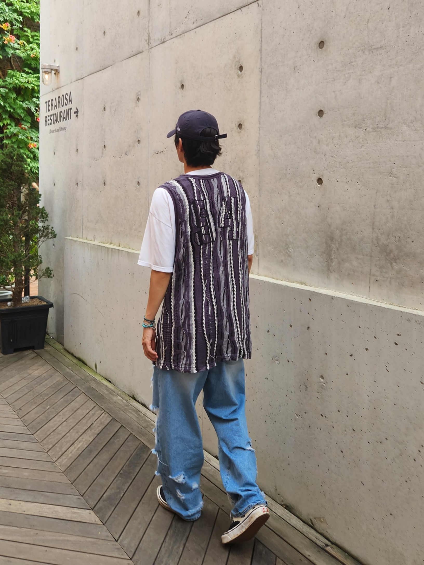 Supreme x Coogi Basketball Jersey Black - 23SS, Vans Vault x Wacko Maria OG Authentic LX Classic White 착용 스타일 - 3