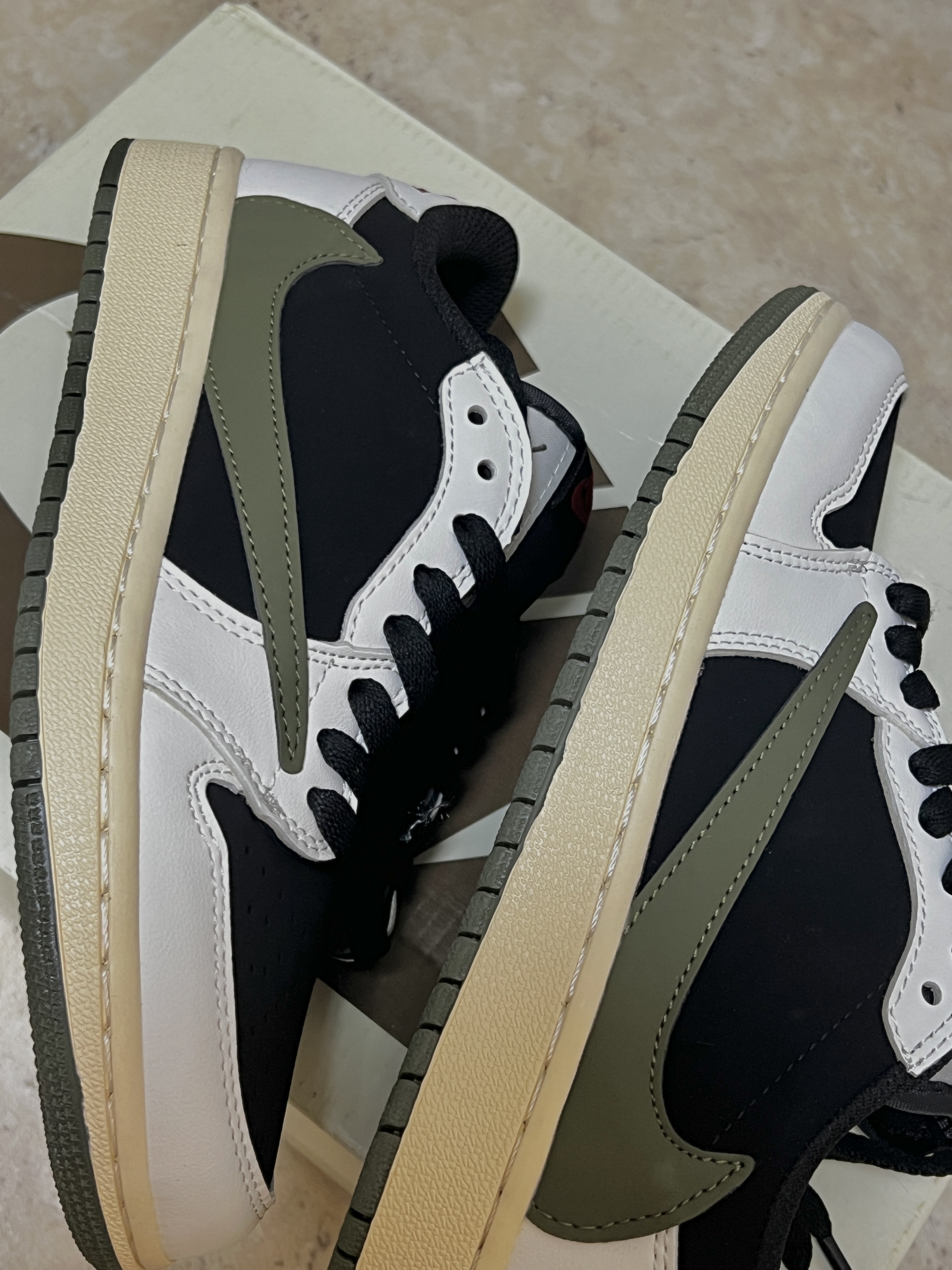 (W) Jordan 1 x Travis Scott Retro Low OG SP Medium Olive 착용 스타일