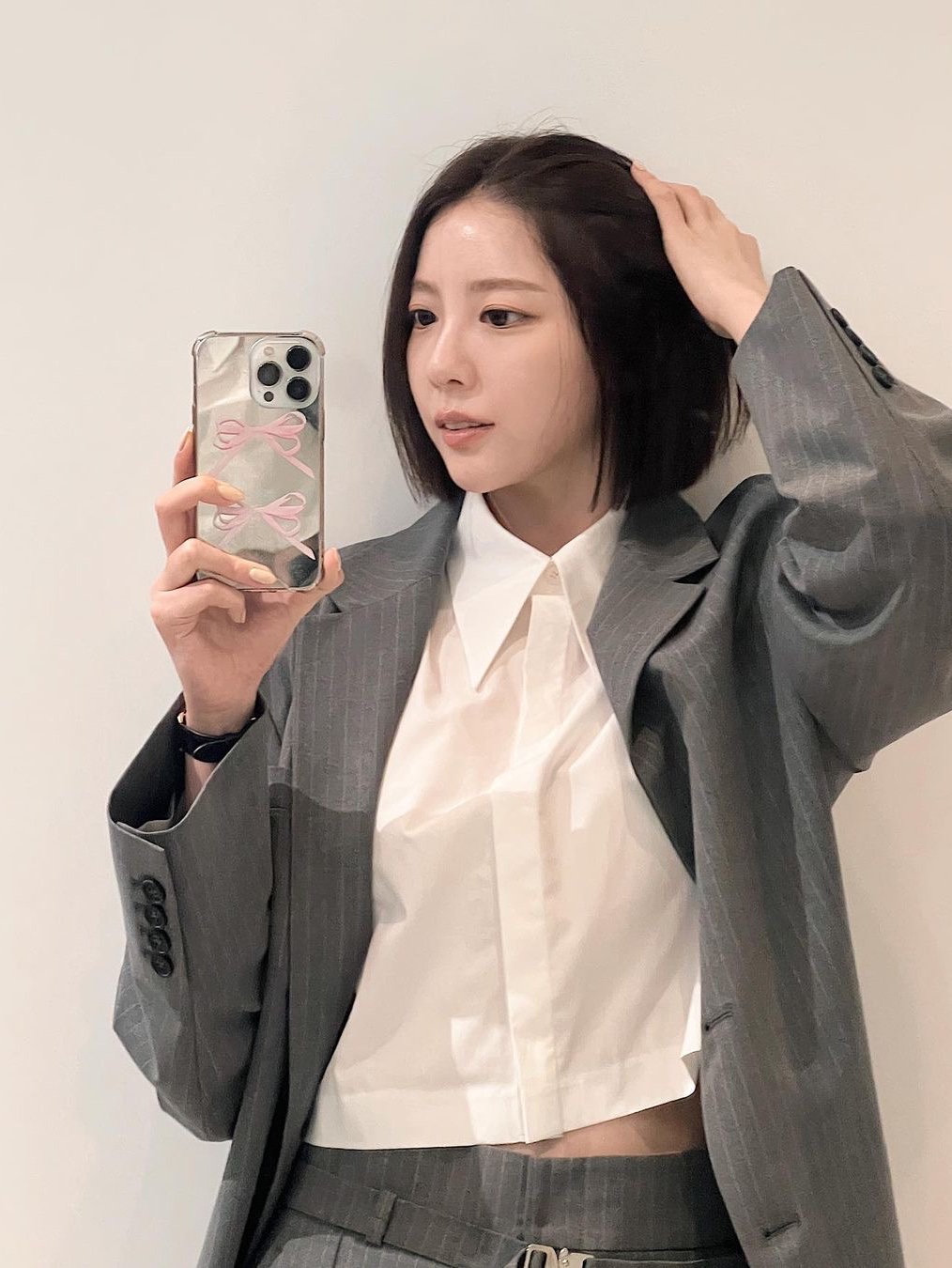 Leha Women Camden Drop Shoulder Jacket Grey Pinstripe 착용 스타일 - 2