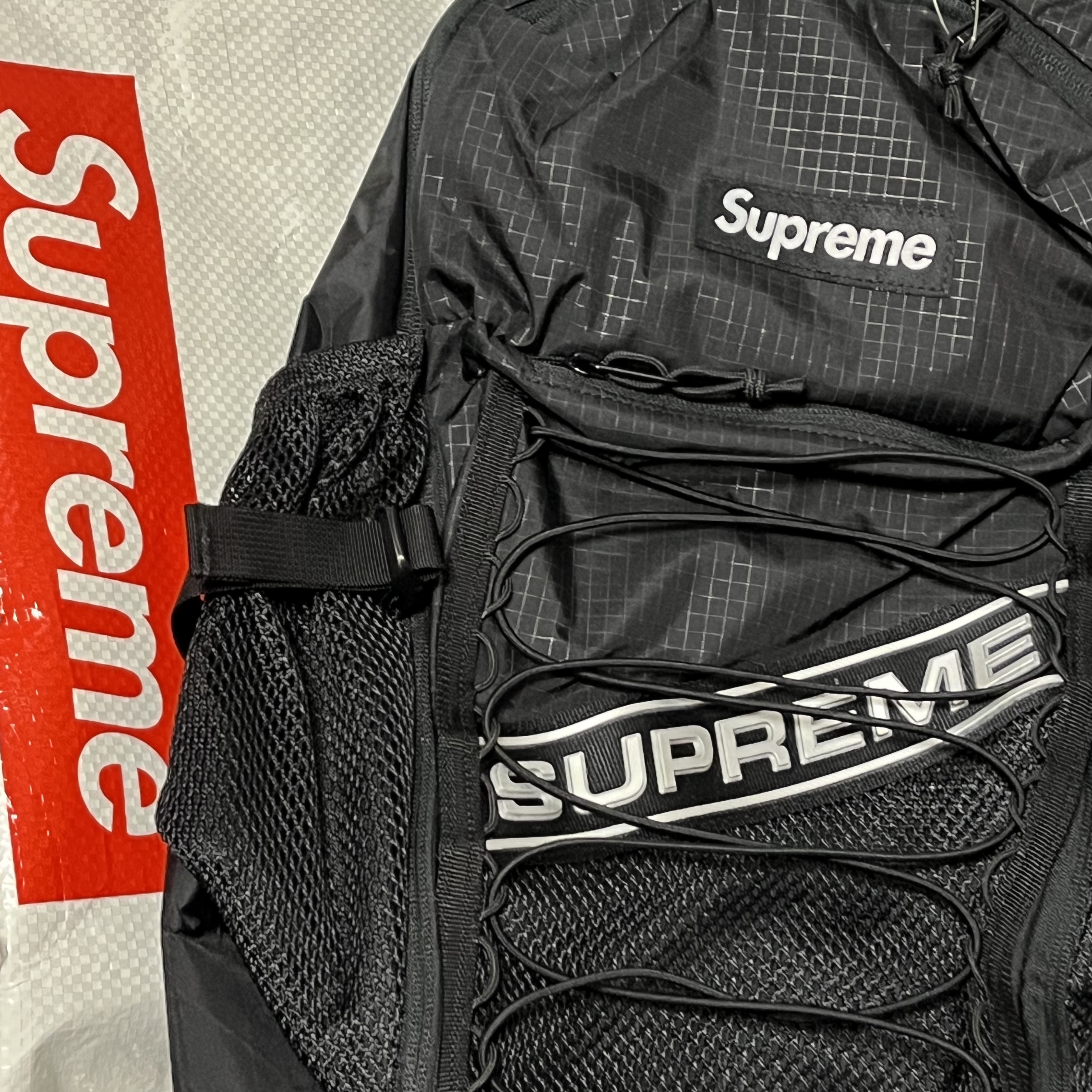 Supreme Backpack Black - 23FW 착용 스타일