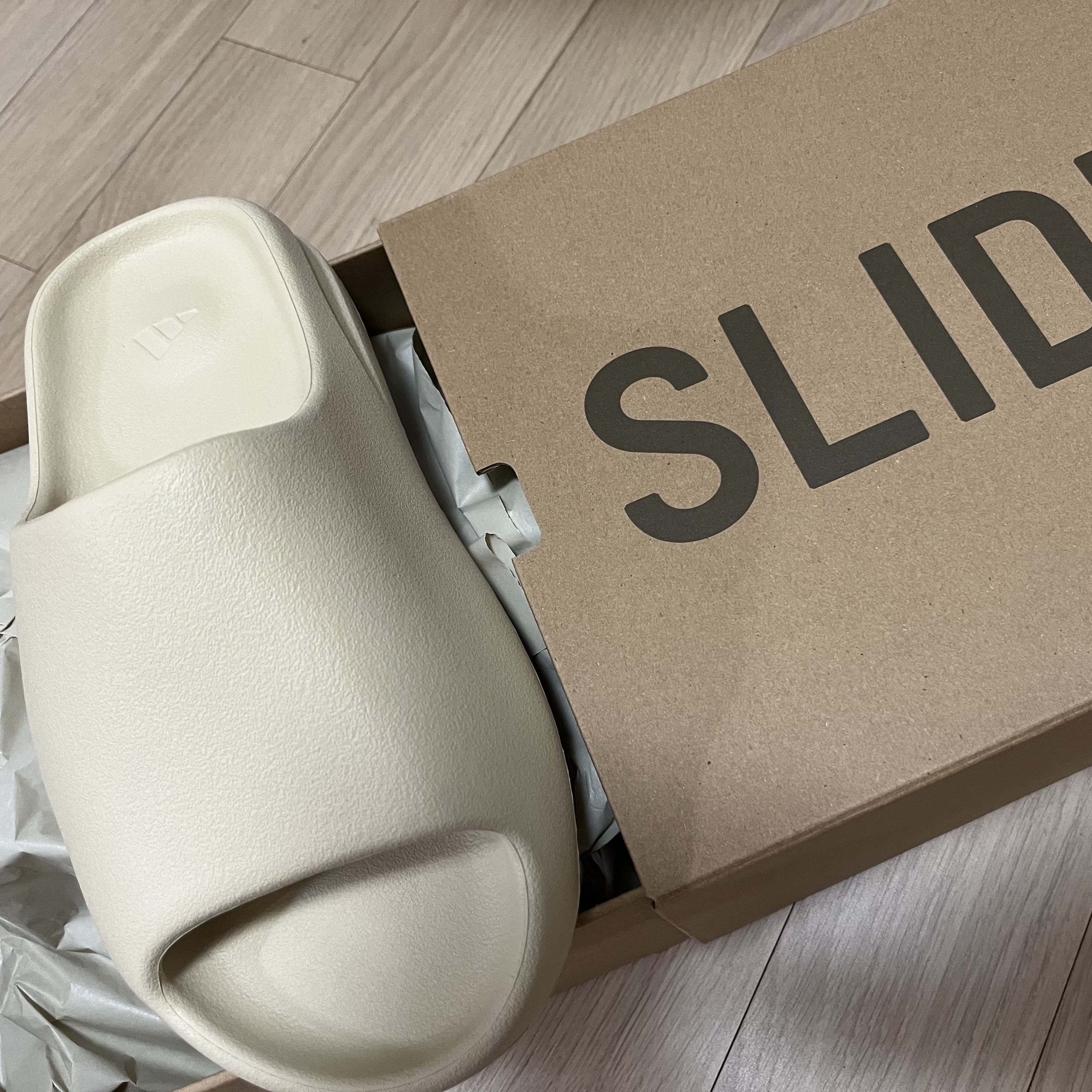Adidas Yeezy Slide Bone 2022/2023 착용 스타일