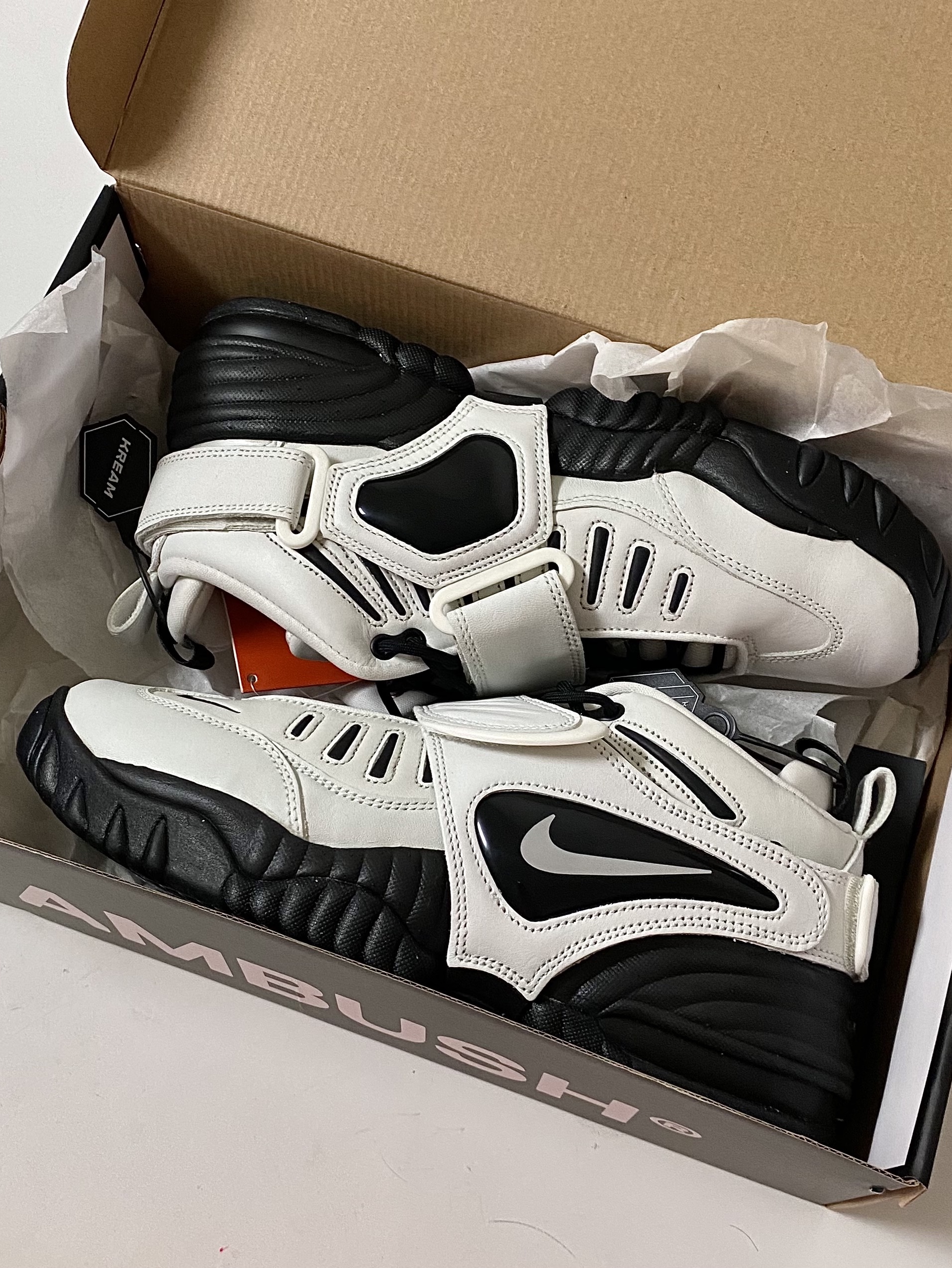 Nike x Ambush Air Adjust Force SP Summit White and Black 착용 스타일 - 3