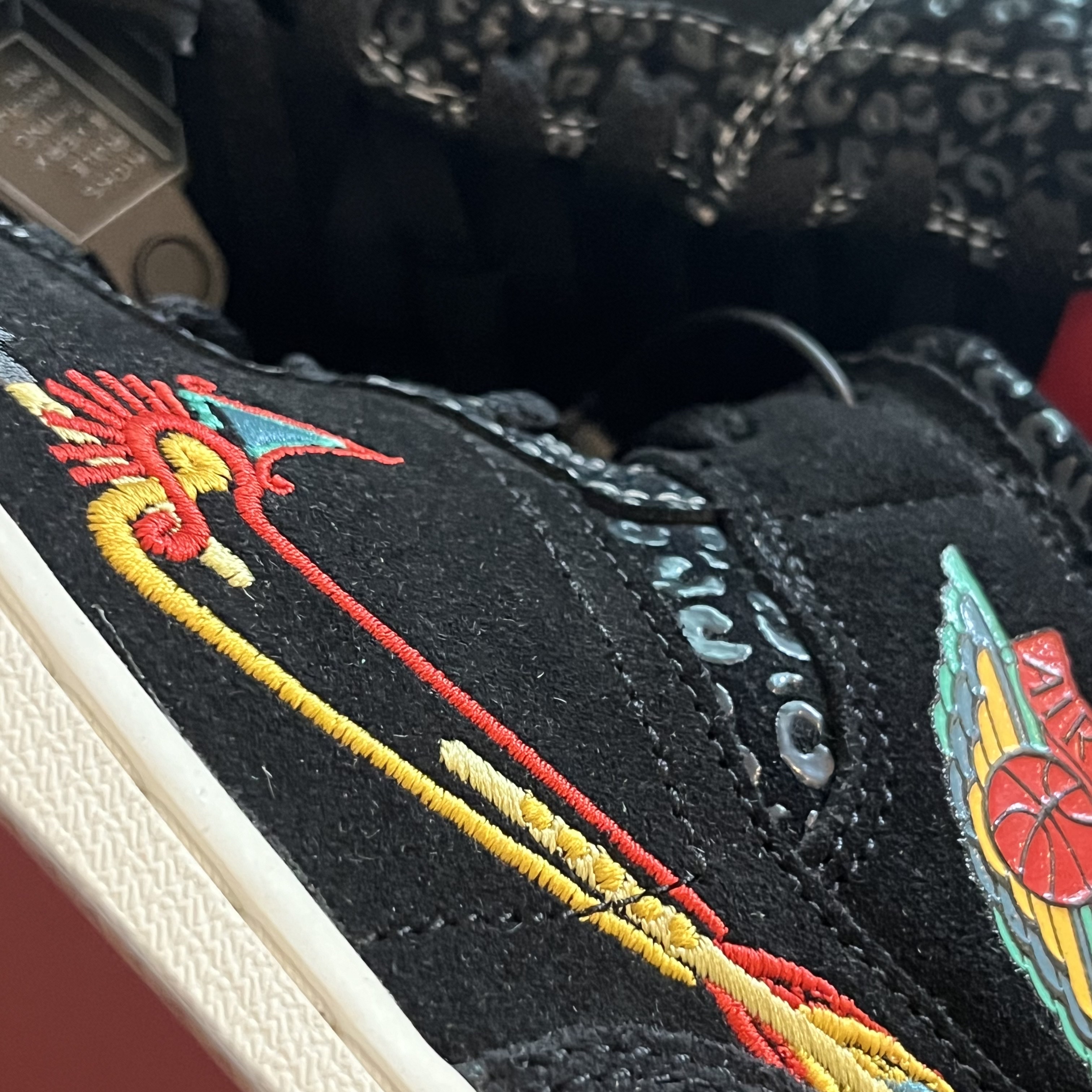 Jordan 1 Mid SE Siempre Familia 착용 스타일 - 2