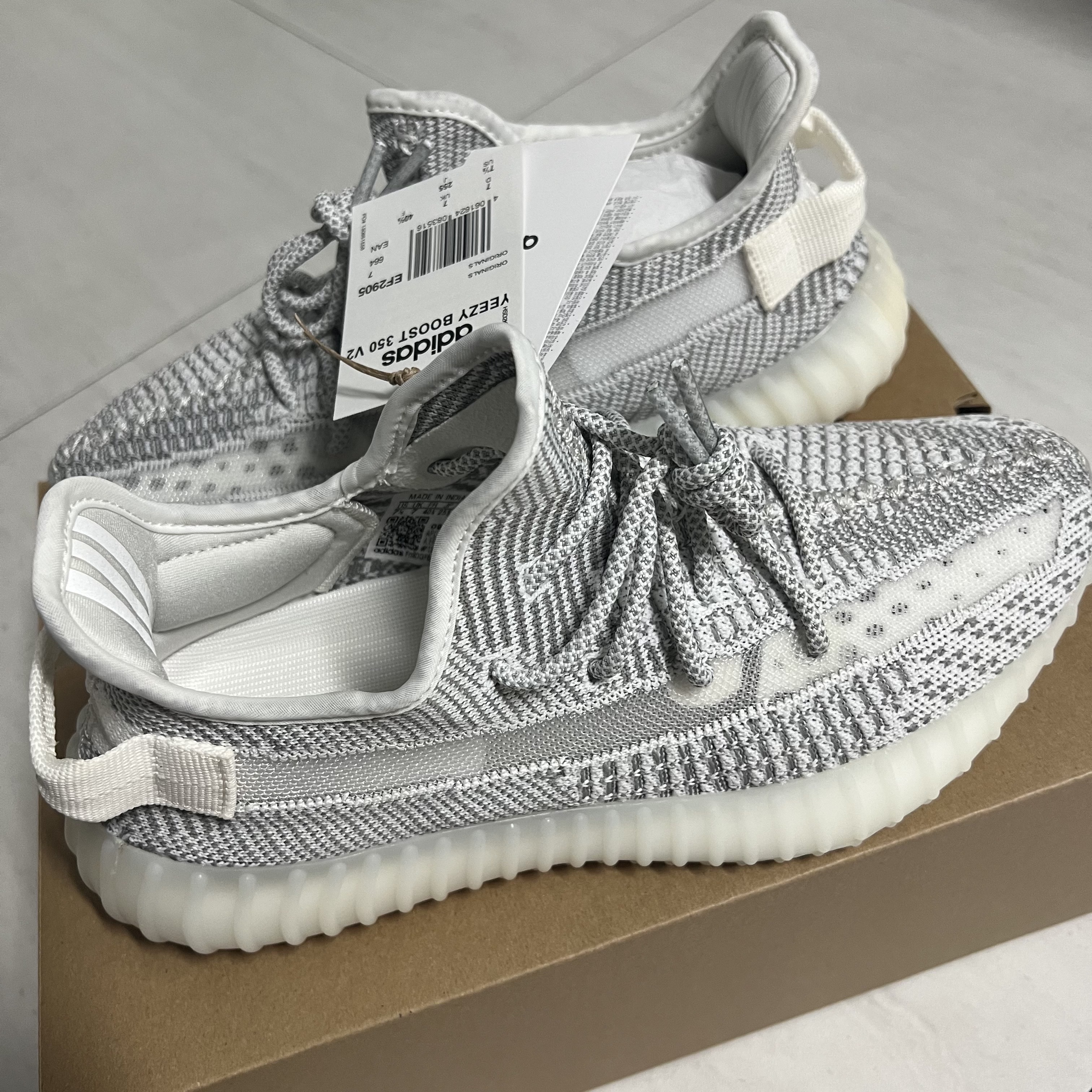 Adidas Yeezy Boost 350 V2 Static 2023 착용 스타일 - 1
