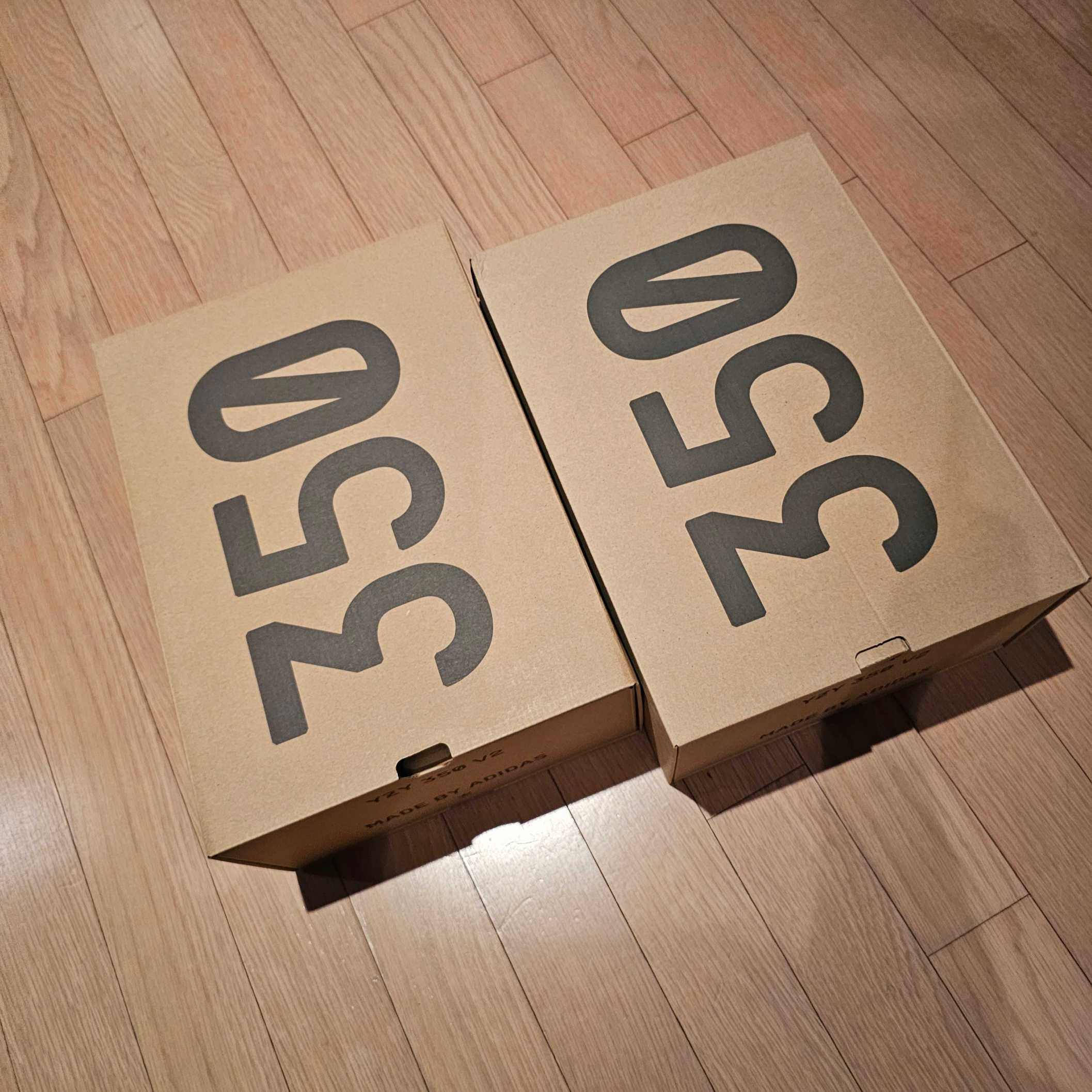Adidas Yeezy Boost 350 V2 Static 2023, Adidas Yeezy Boost 350 V2 MX Dark Salt 착용 스타일 - 1