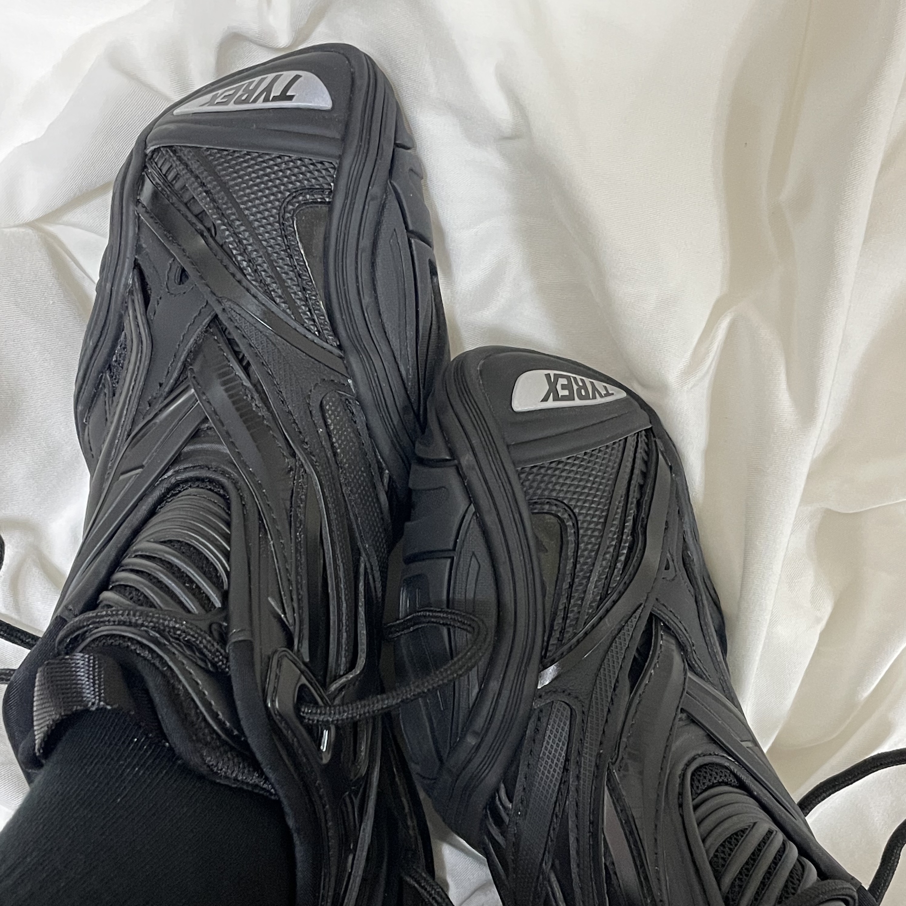 (W) Balenciaga Tyrex Sneakers Black 착용 스타일