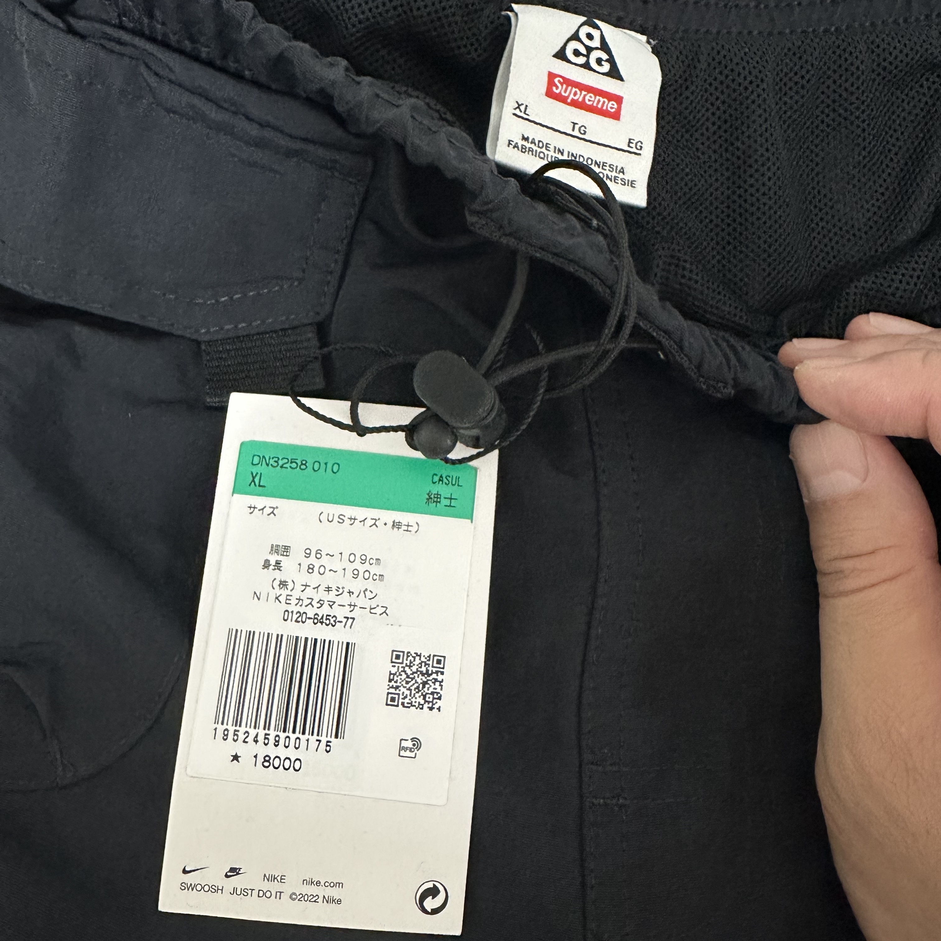 Supreme x Nike ACG Nylon Trail Shorts Black - 22FW 착용 스타일 - 3