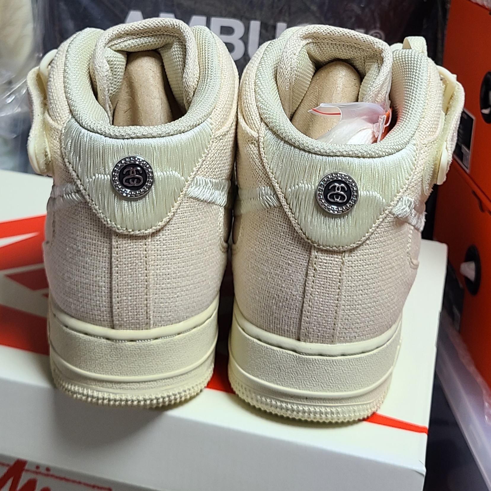 Nike x Stussy Air Force 1 '07 Mid SP Fossil 착용 스타일 - 4
