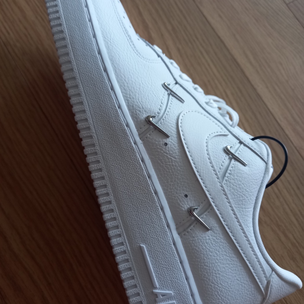 (W) Nike Air Force 1 Low '07 LX Chrome Luxe 착용 스타일 - 2