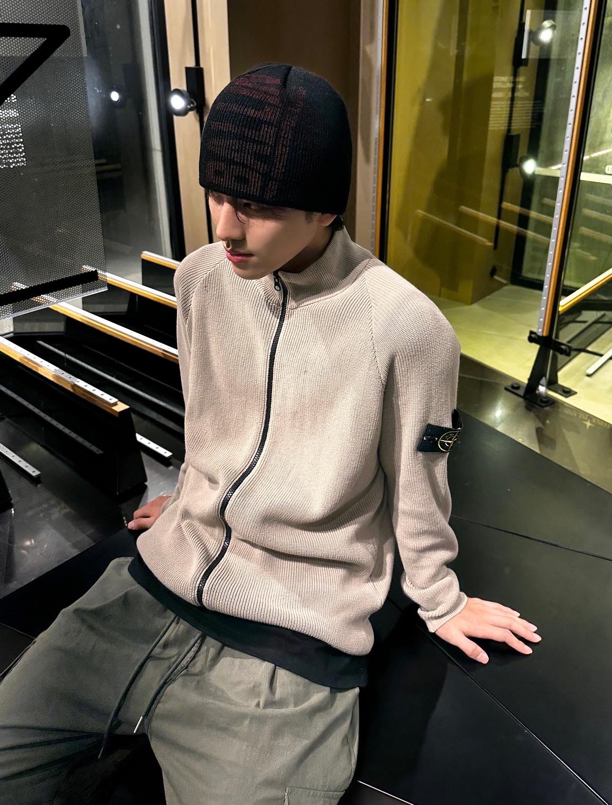 Stone Island 526D8 Ribbed Soft Cotton Cardigan Knit Dove Grey - 23SS, Converse x Drkshdw Turbowpn Black Cream 착용 스타일 - 1