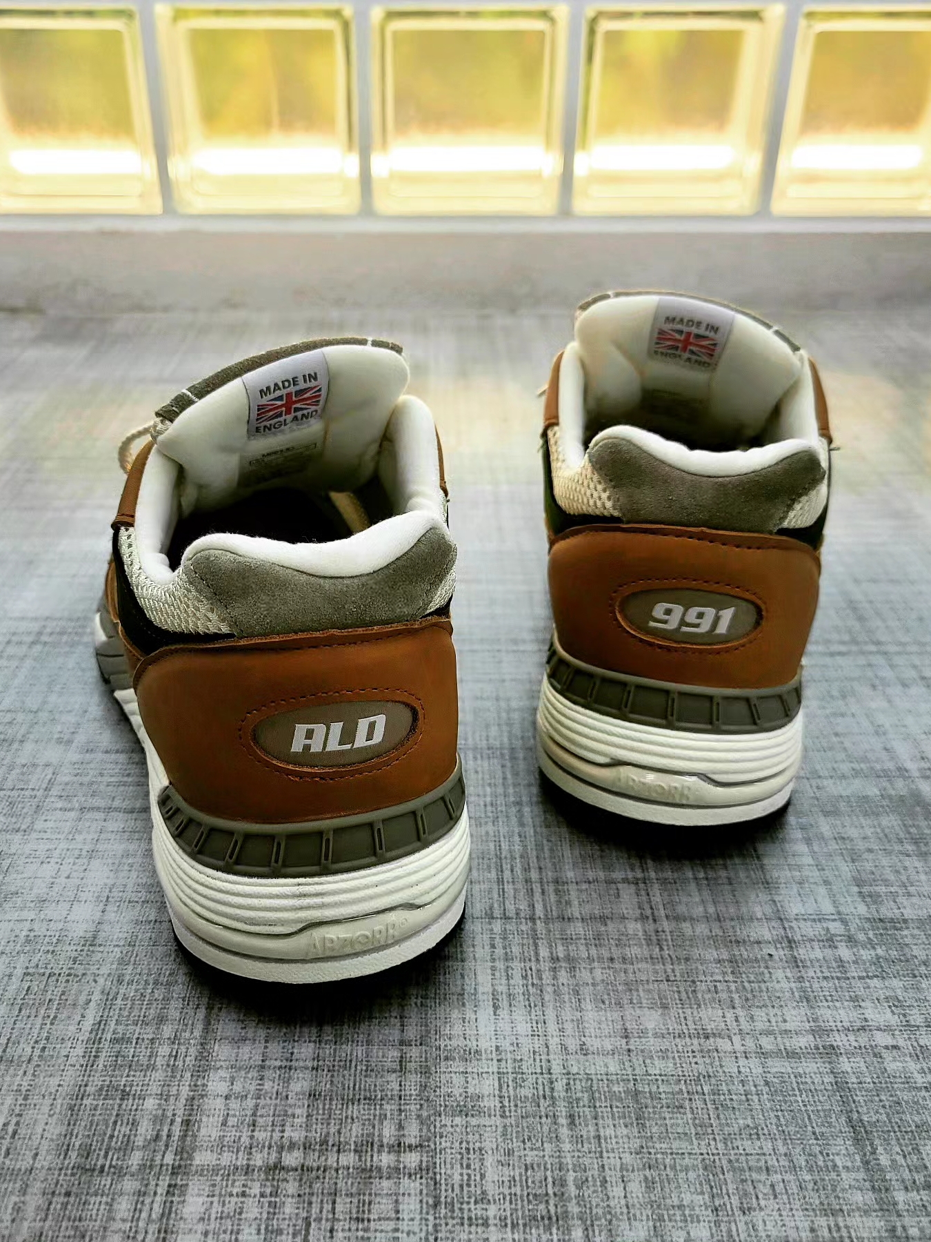 New Balance x Aime Leon Dore 991 Made in UK Tan 착용 스타일 - 2