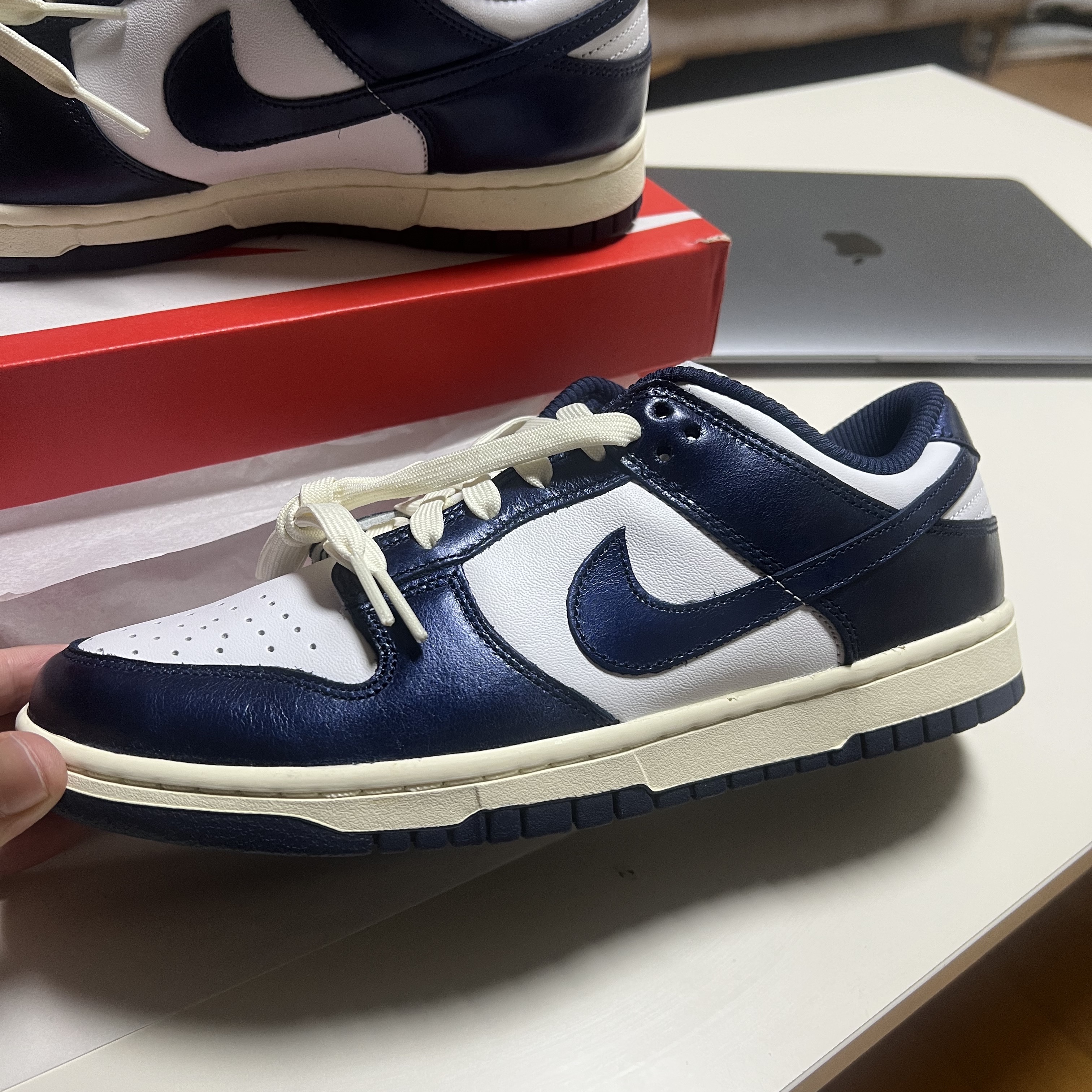(W) Nike Dunk Low PRM Midnight Navy and White 착용 스타일