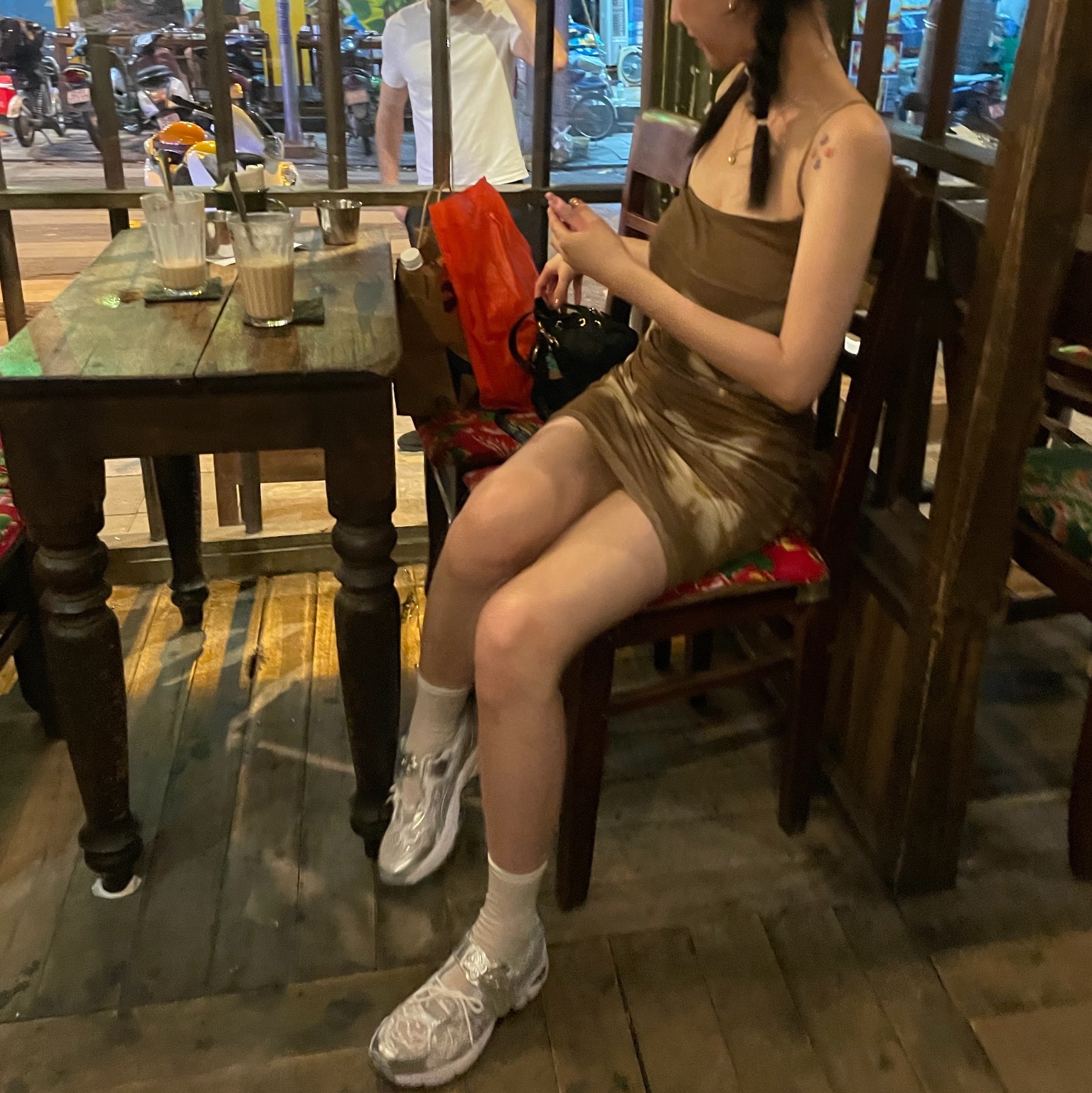Asics x Cecilie Bahnsen GT-2160 White, Prada Duet Re-Nylon Shoulder Bag Black Gold 착용 스타일 - 4