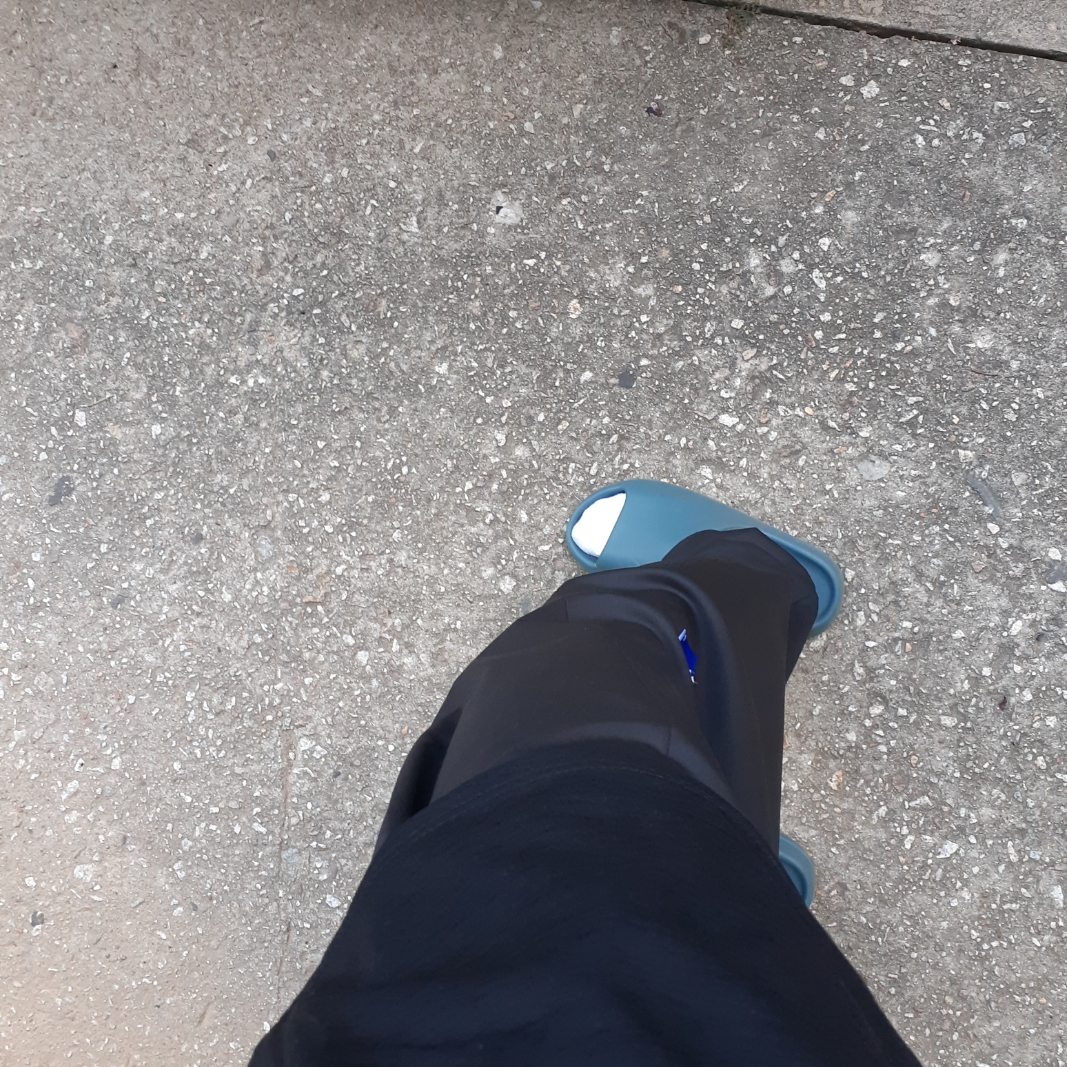 Zara x Ader Error Tapered Trousers Black, Adidas Yeezy Slide Slate Marine 착용 스타일