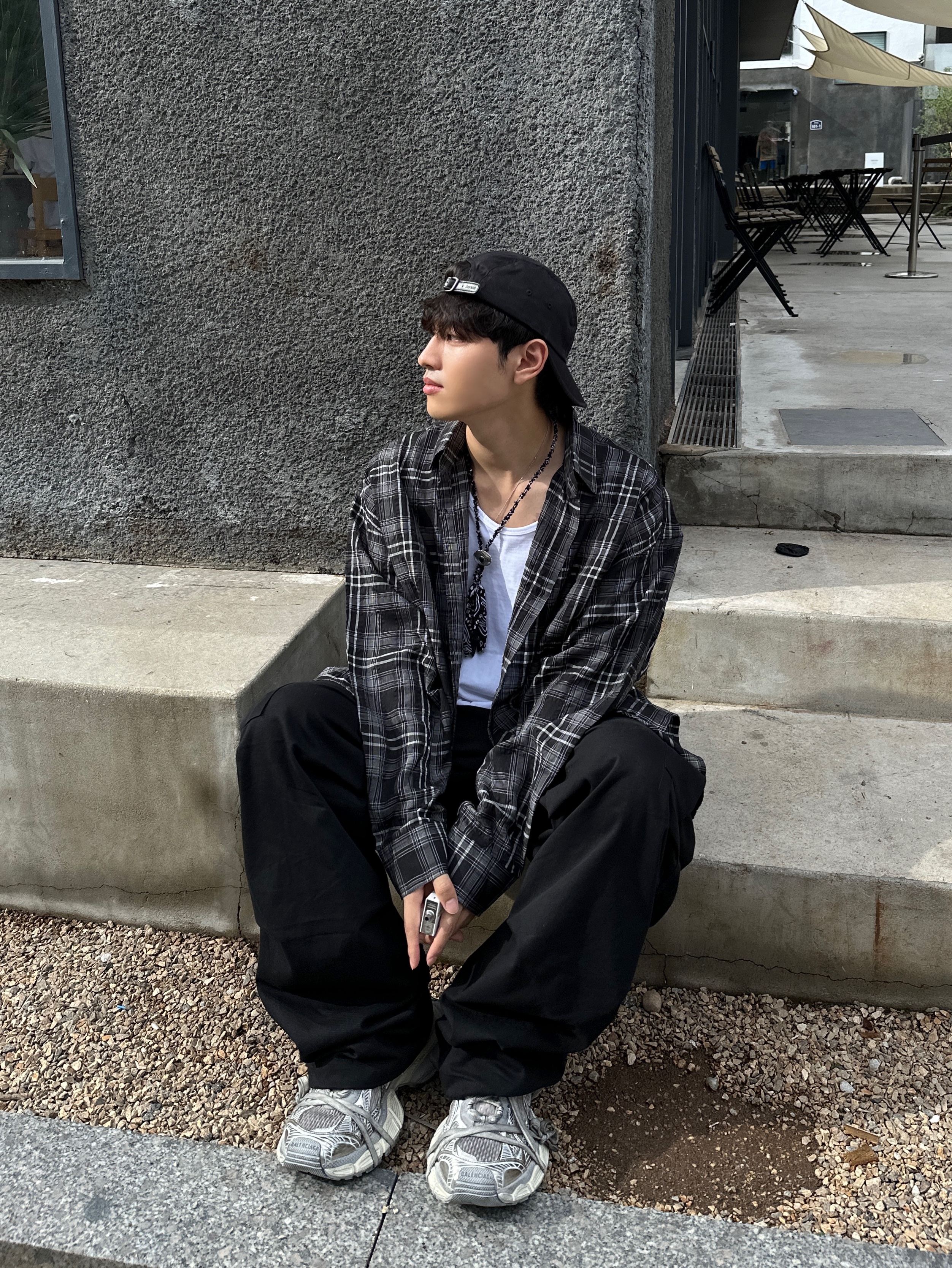 Balenciaga 3XL Sneakers Light Beige 착용 스타일 - 5