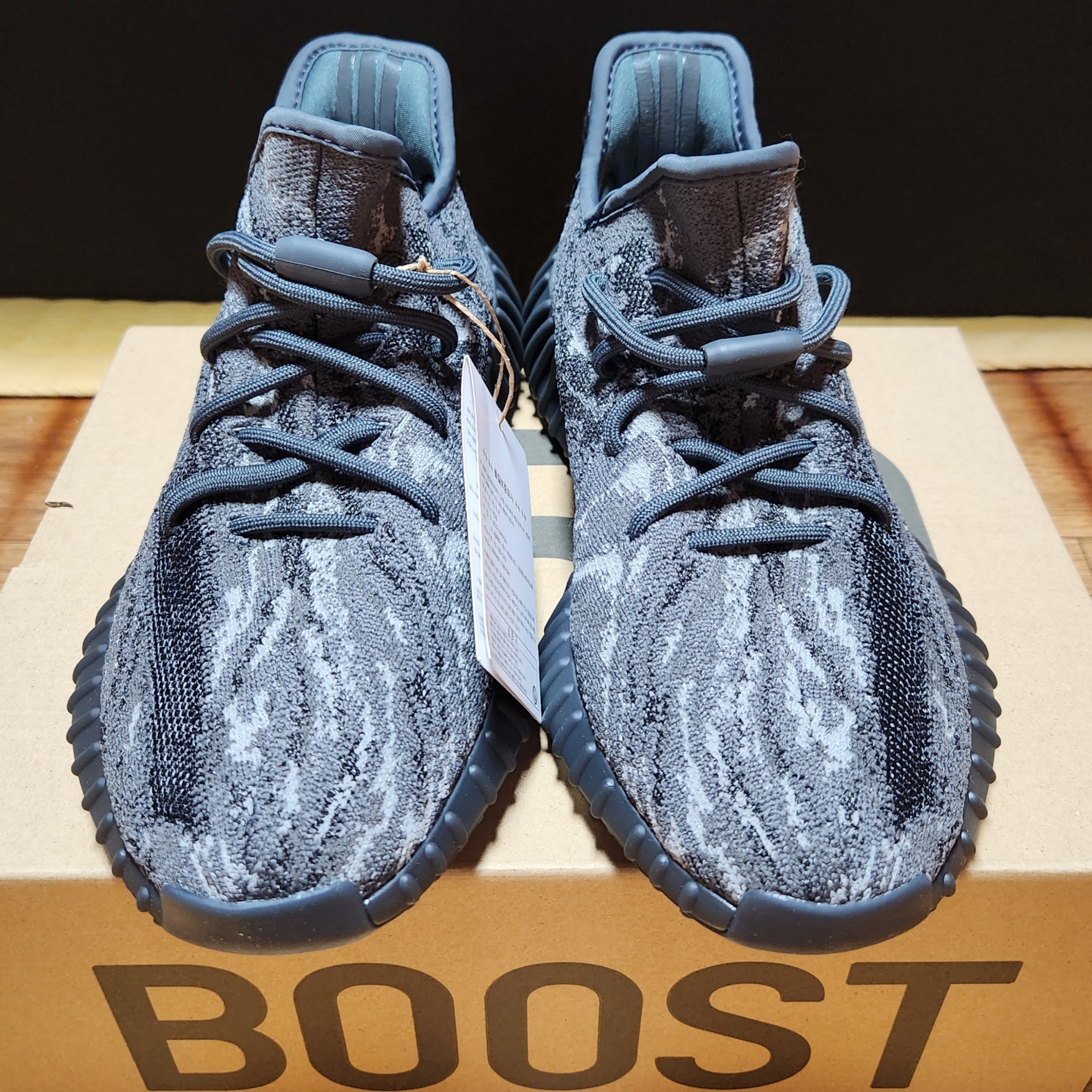 Adidas Yeezy Boost 350 V2 MX Dark Salt 착용 스타일 - 1