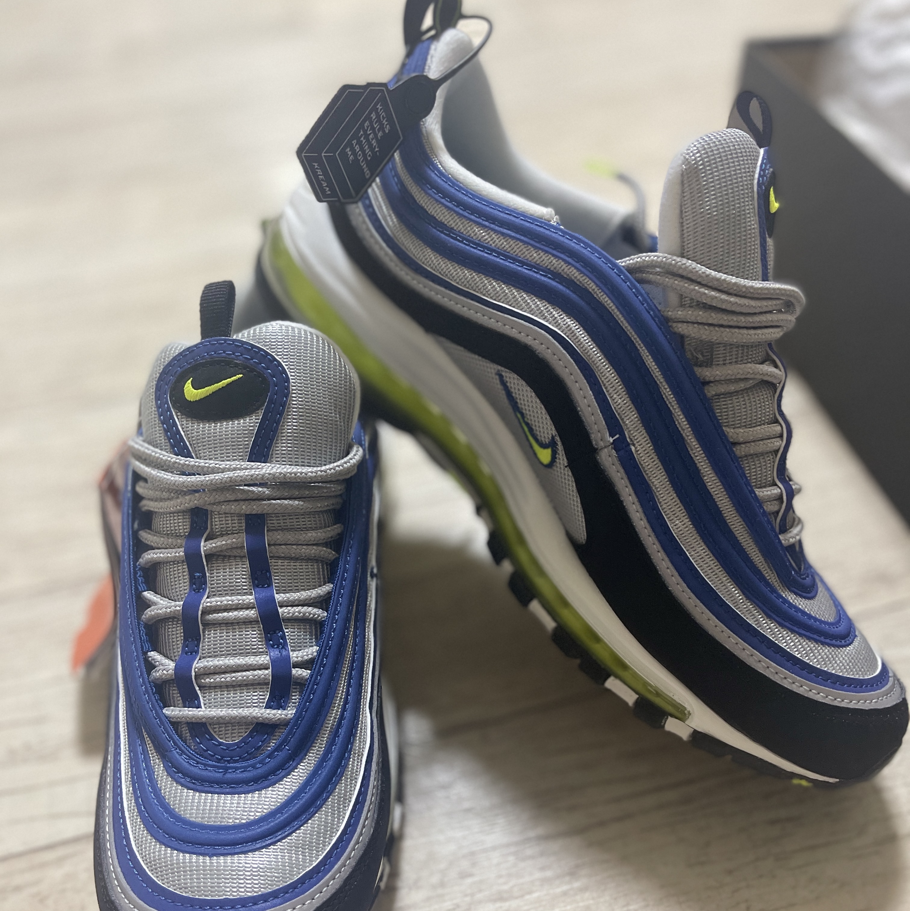 Nike Air Max 97 OG Atlantic Blue and Voltage Yellow 착용 스타일 - 2