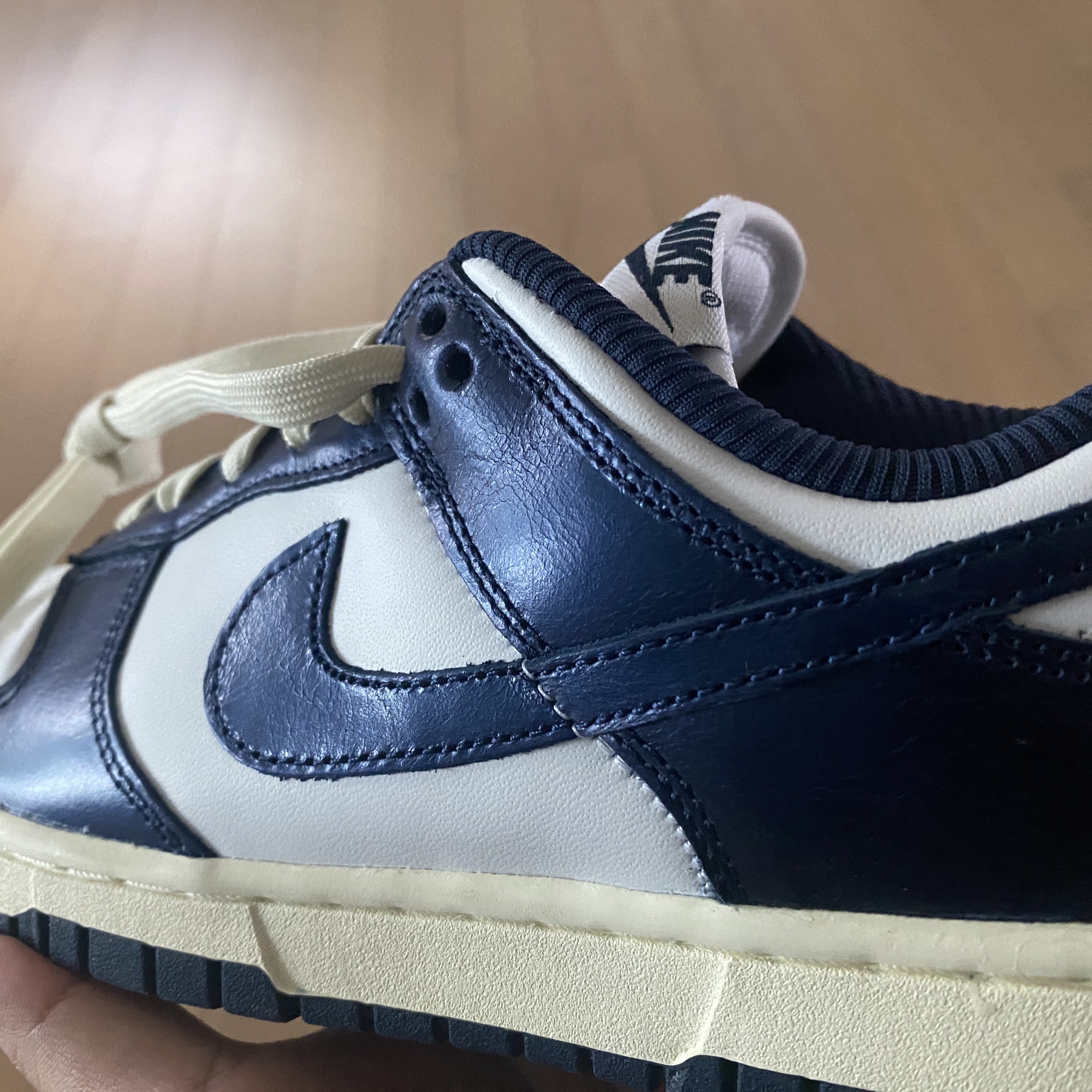 (W) Nike Dunk Low PRM Midnight Navy and White 착용 스타일 - 3
