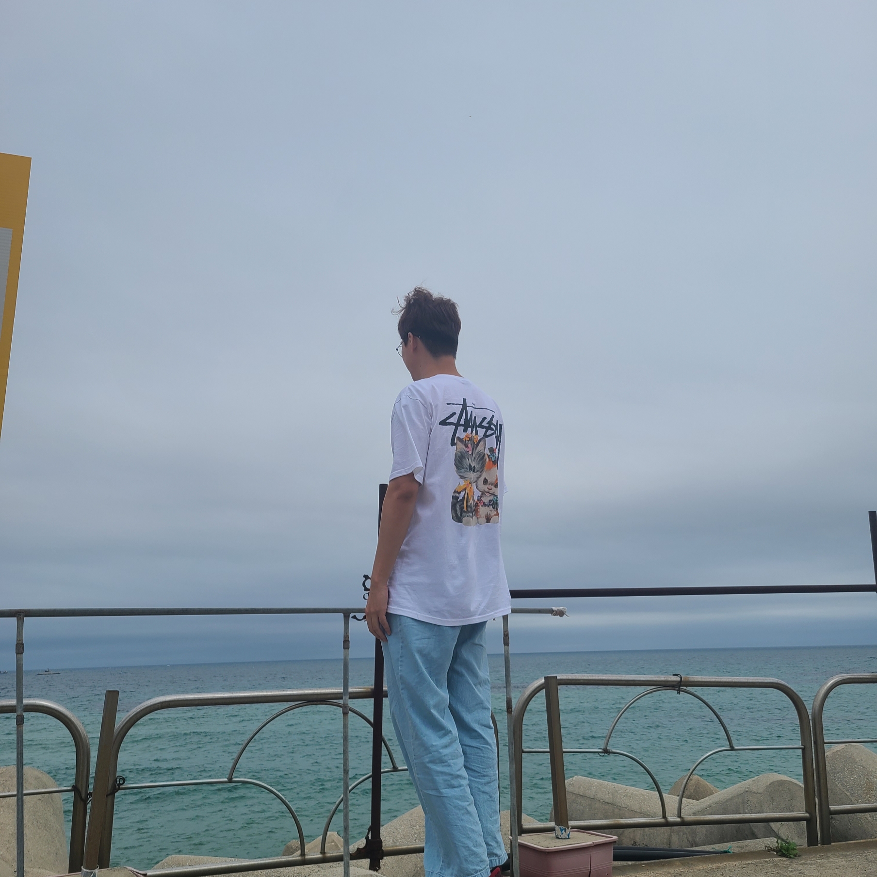 Stussy Kittens T-Shirt White 착용 스타일