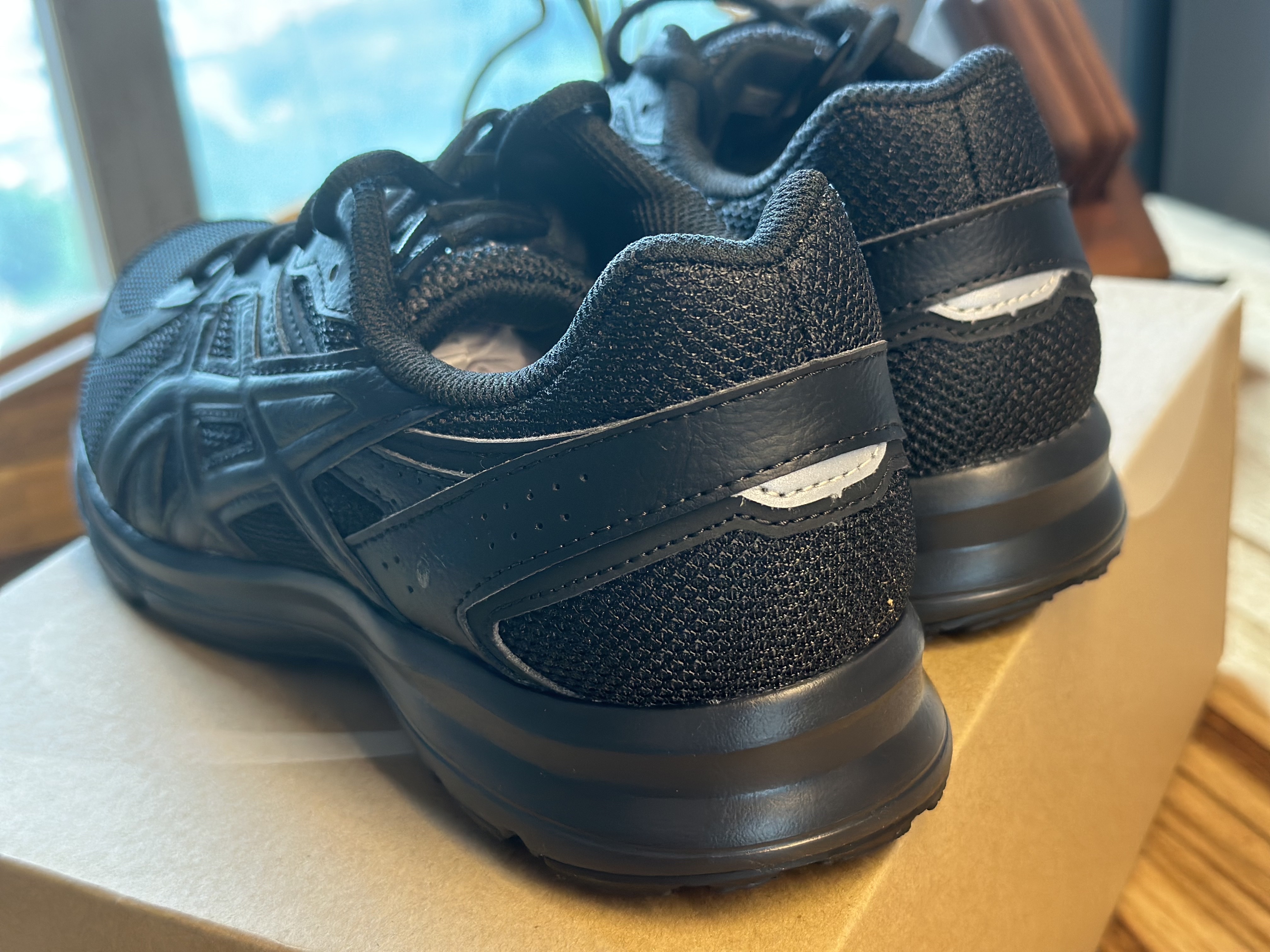 Asics Jog 100 S Black - 2E Wide 착용 스타일 - 4