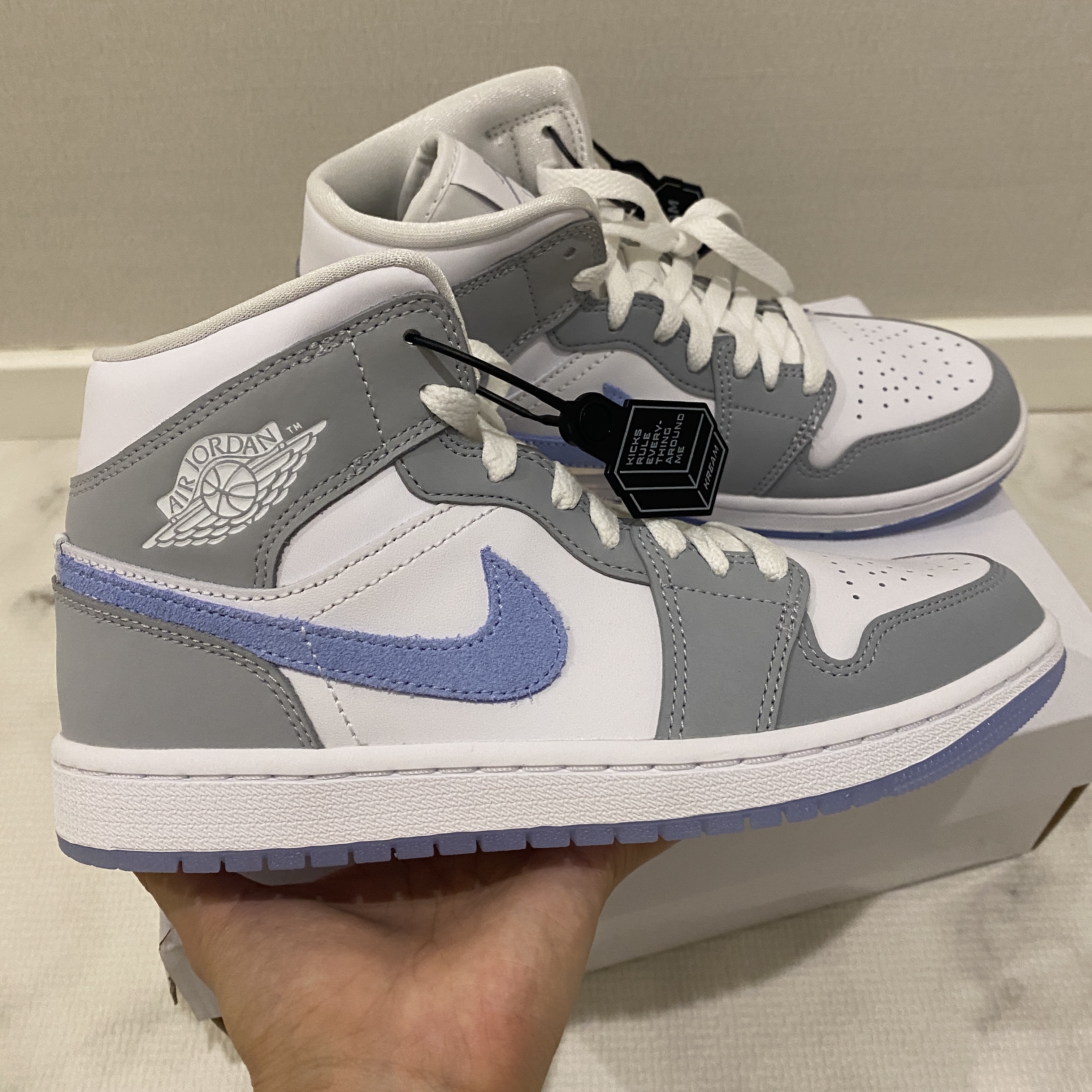 (W) Jordan 1 Mid Wolf Grey 착용 스타일 - 2