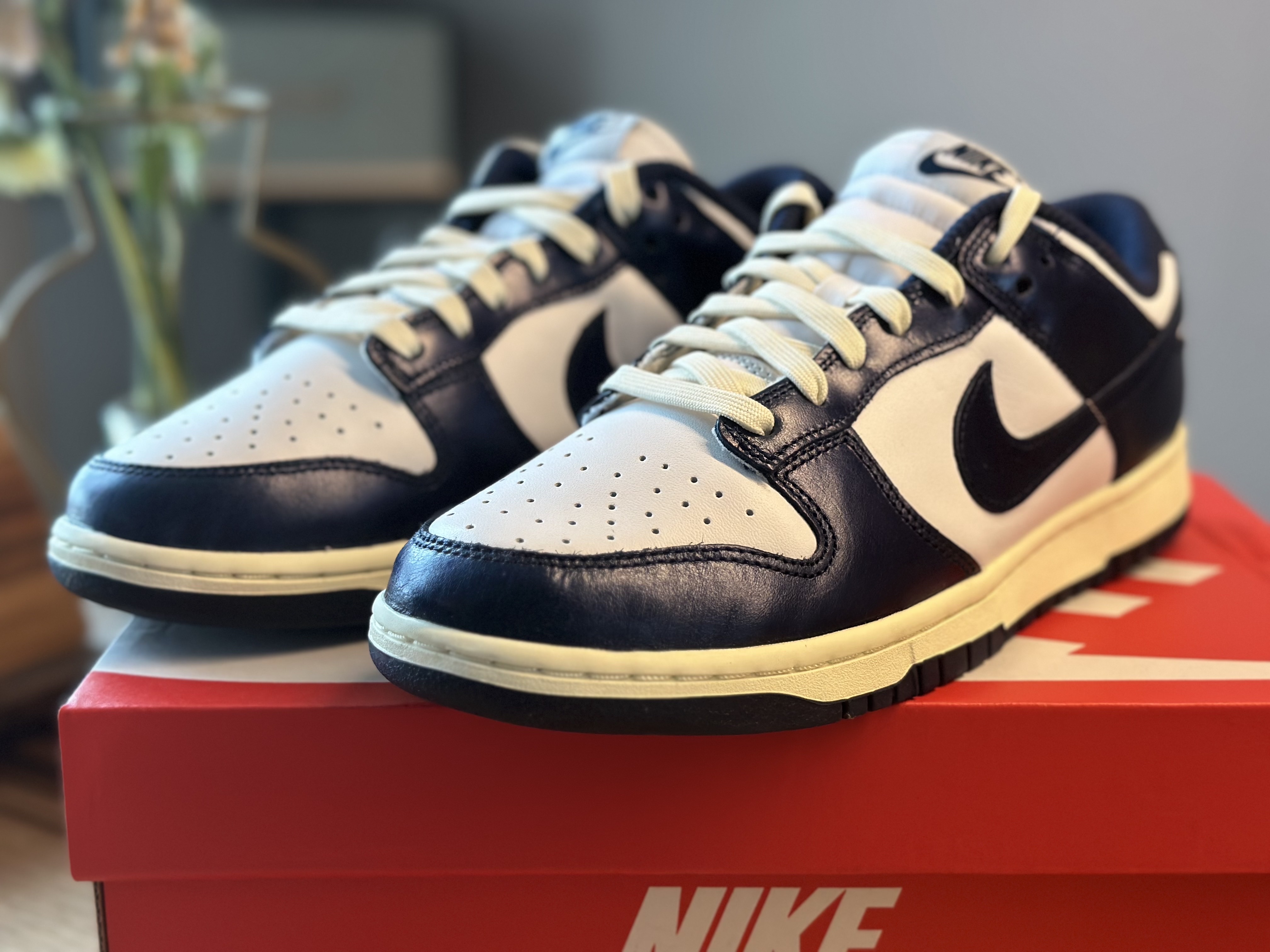 (W) Nike Dunk Low PRM Midnight Navy and White 착용 스타일 - 2