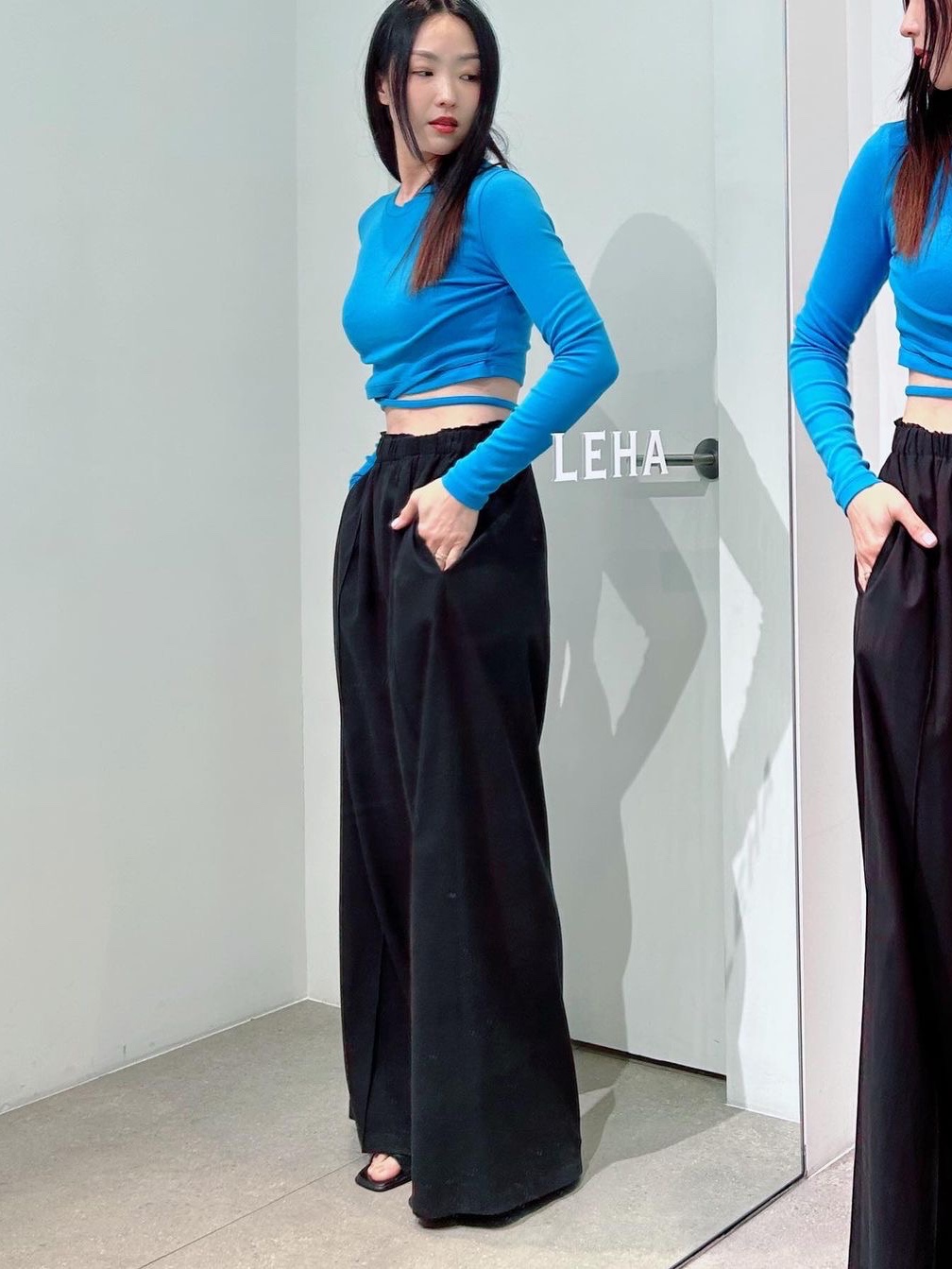 Leha Women Tres Wide Leg Pants Black 착용 스타일 - 1