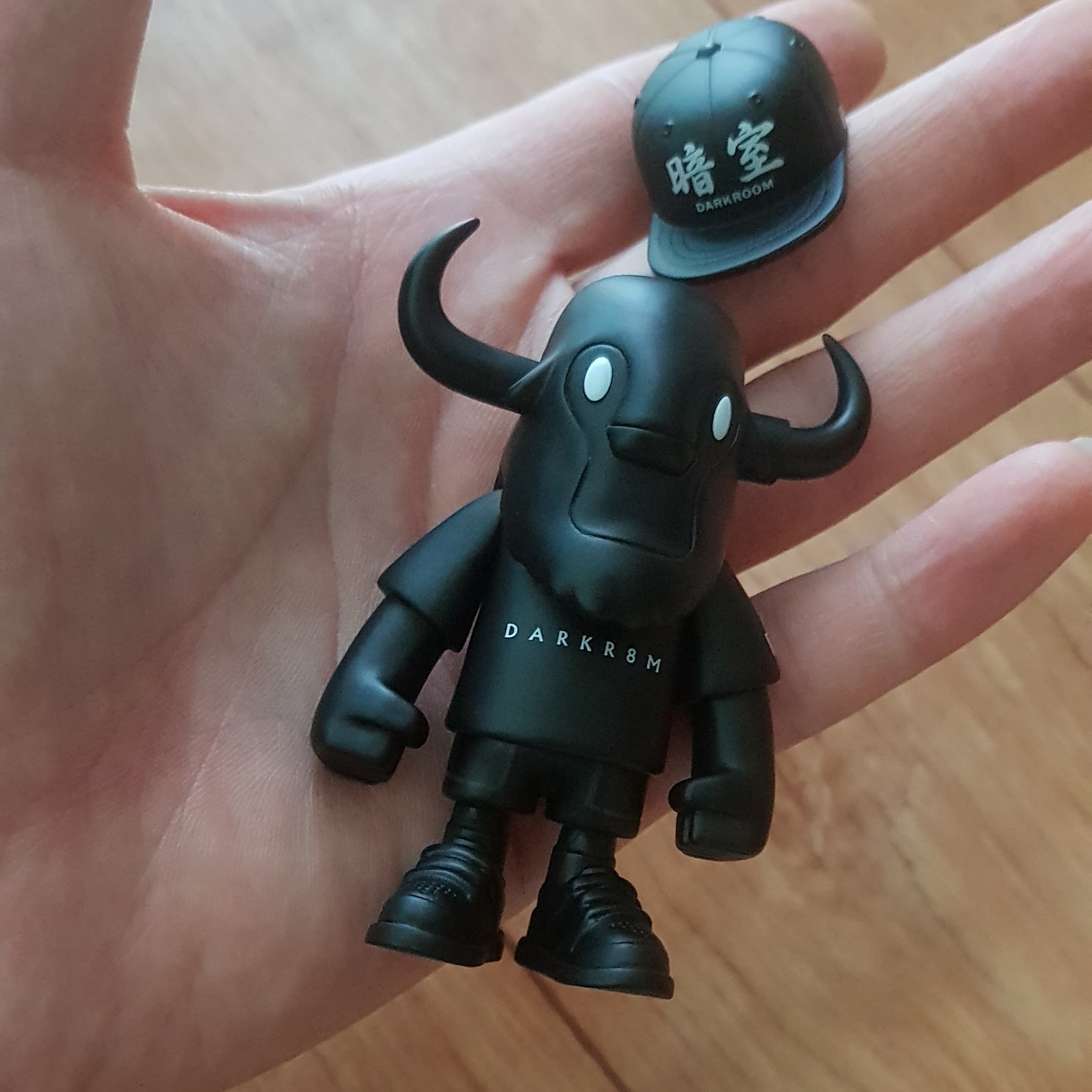 Darkr8m Studio x New Era FFALO Figure Black 착용 스타일 - 3