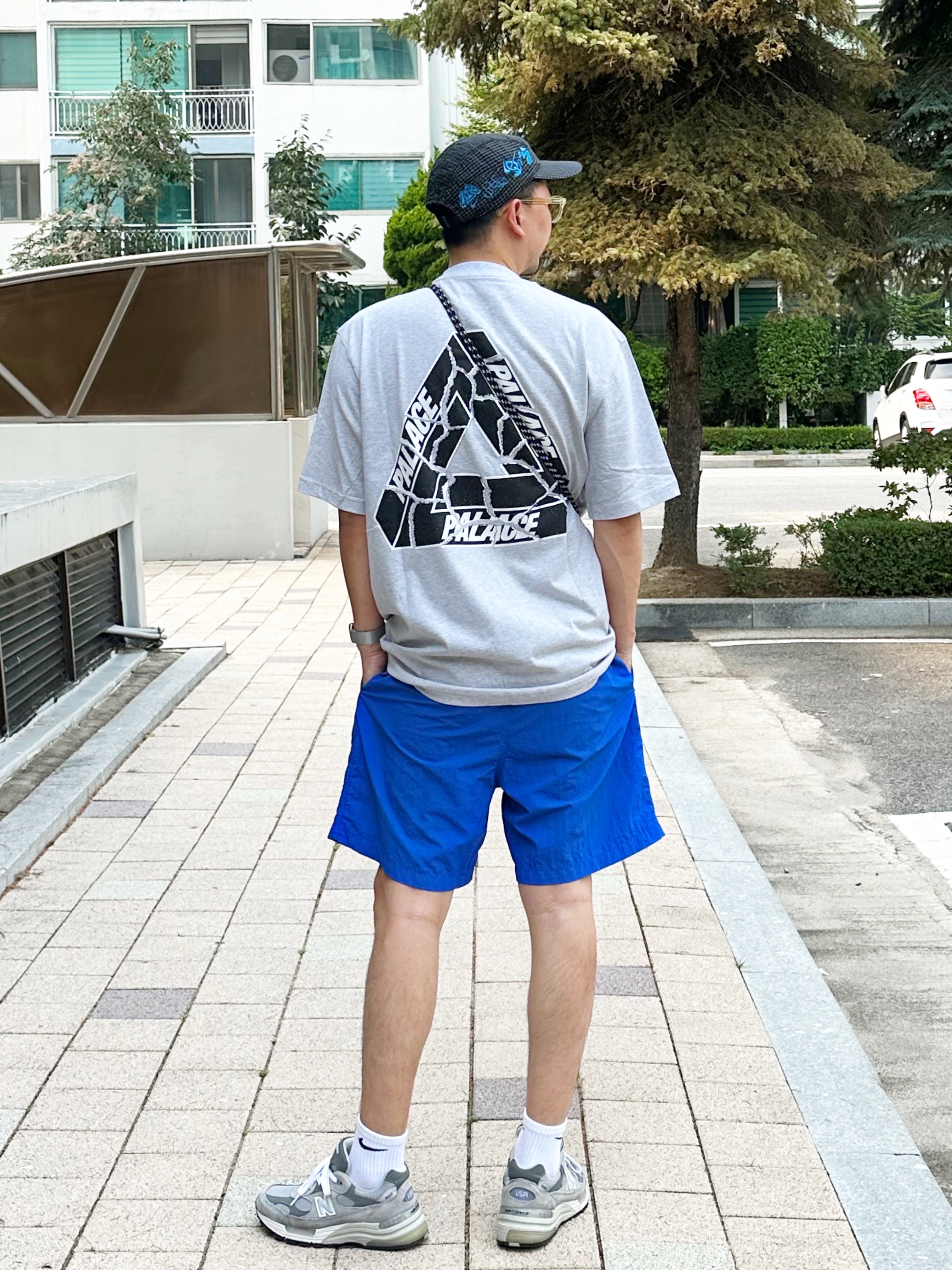Nike x Off-White NRG Hat Black, Palace Tri-Ripped T-Shirt Gray Marl - 23FW 착용 스타일
