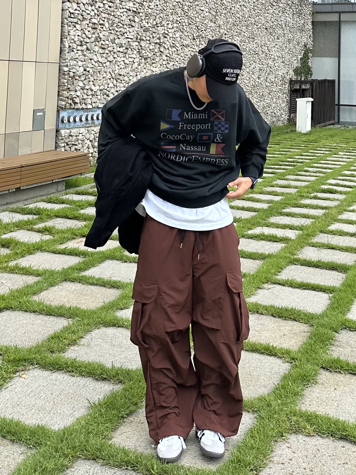 Adidas Samba OG Cloud White, Apple AirPods Max Lightning Space Gray (Korean Ver.) 착용 스타일 - 1