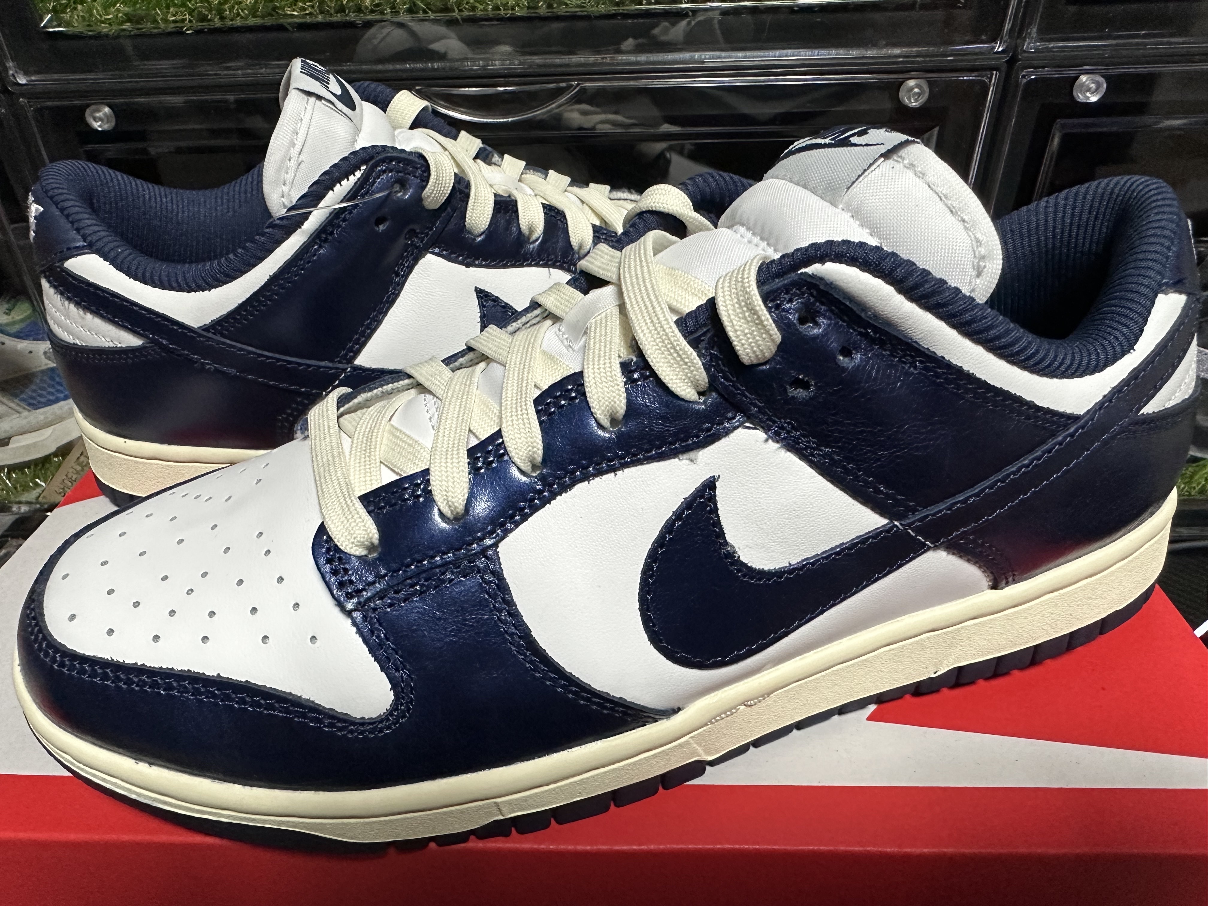(W) Nike Dunk Low PRM Midnight Navy and White 착용 스타일 - 2