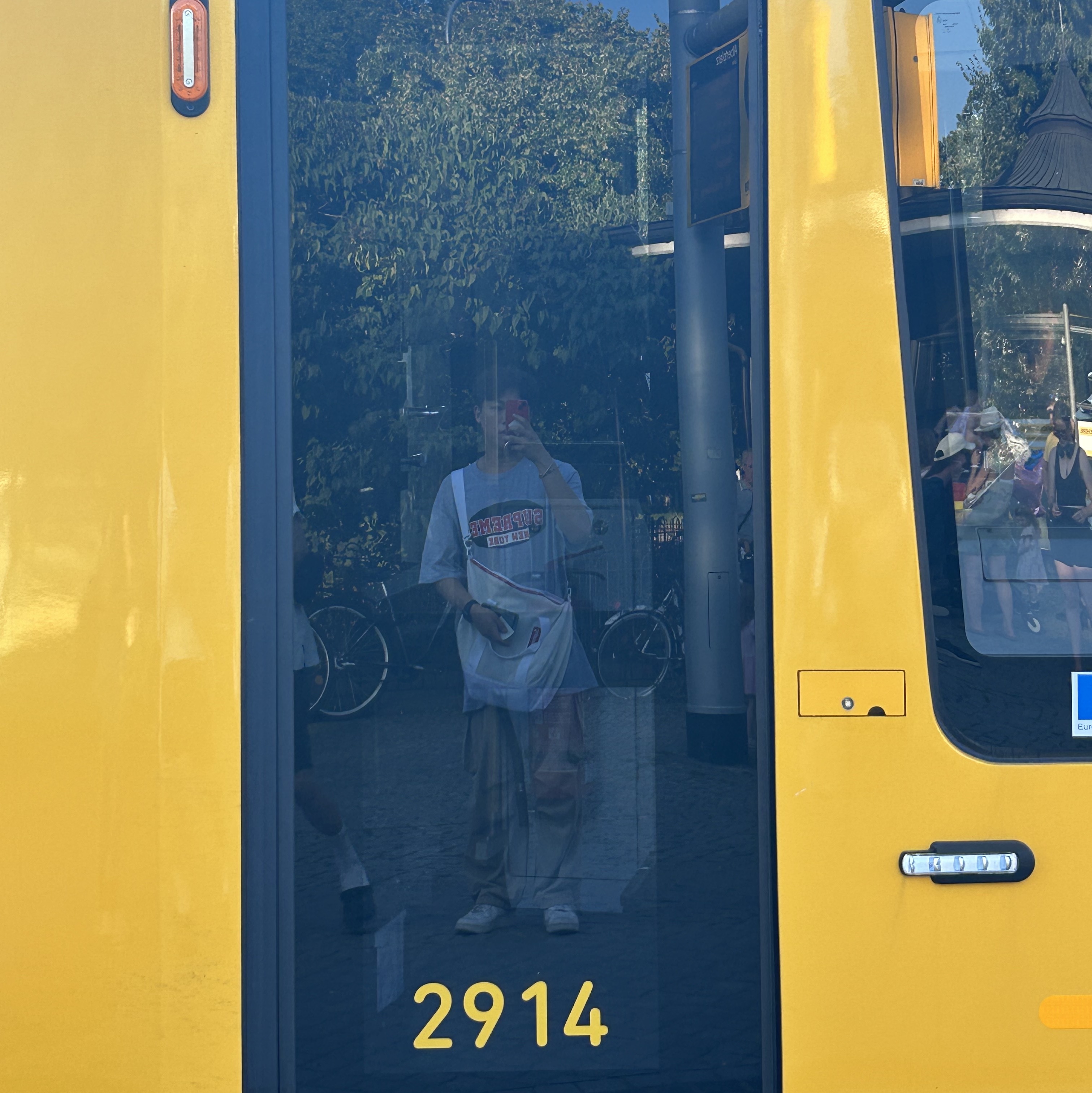 Supreme New York T-Shirt Heather Grey - 23SS, Nike Air Force 1 '07 Low White 착용 스타일 - 3