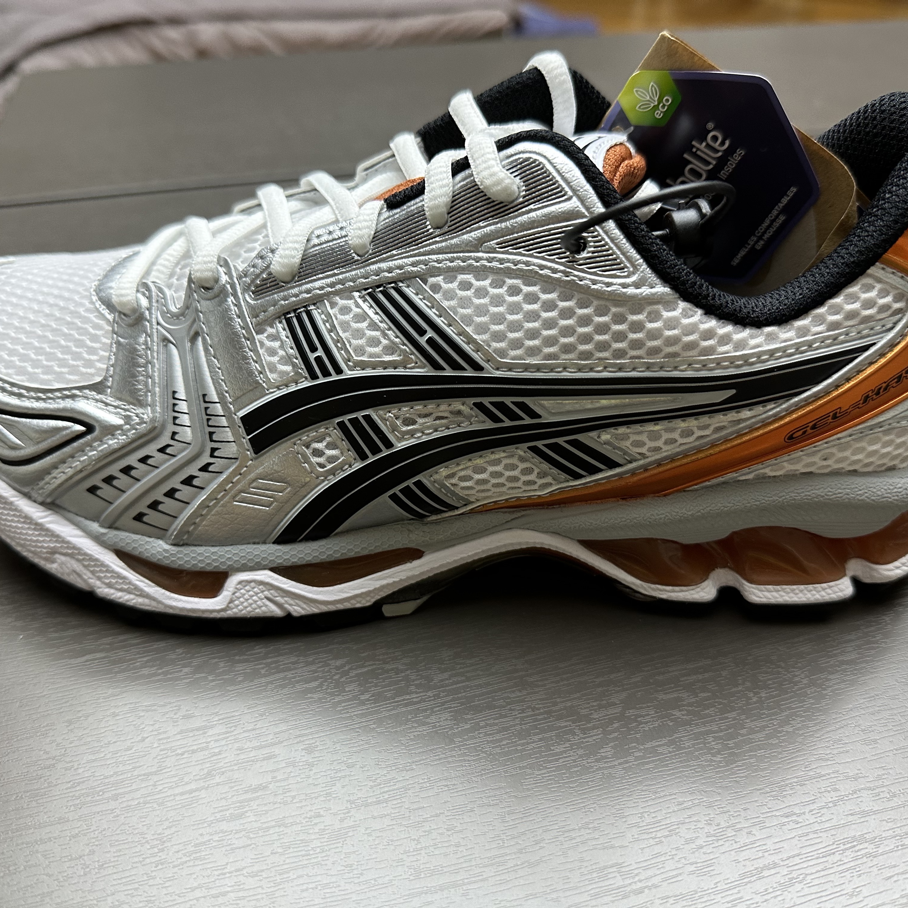 Asics Gel-Kayano 14 White Piquant Orange 착용 스타일
