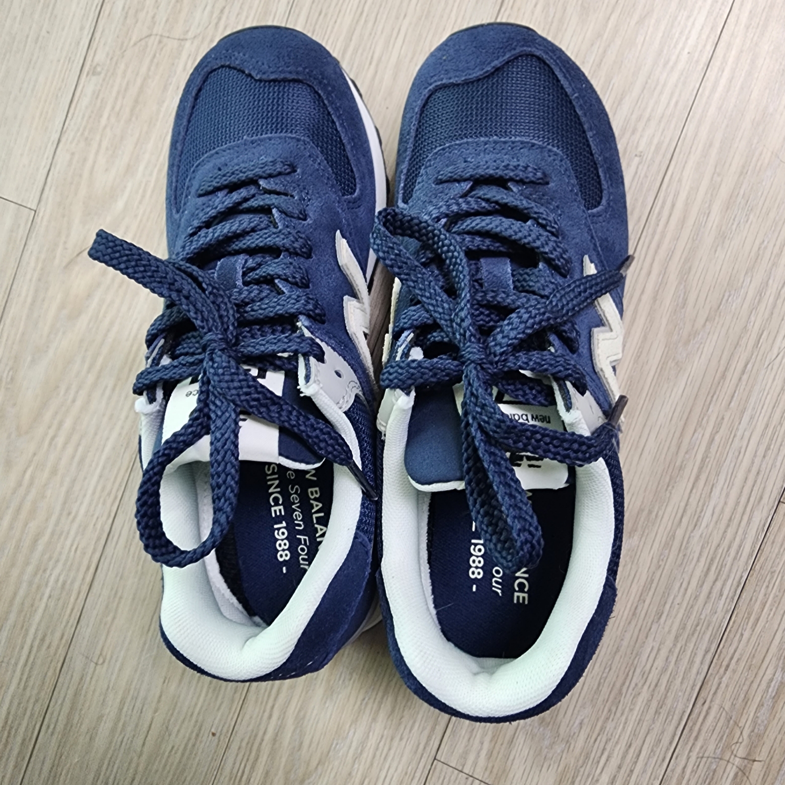 New Balance 574 Classics Reimagined Navy 착용 스타일