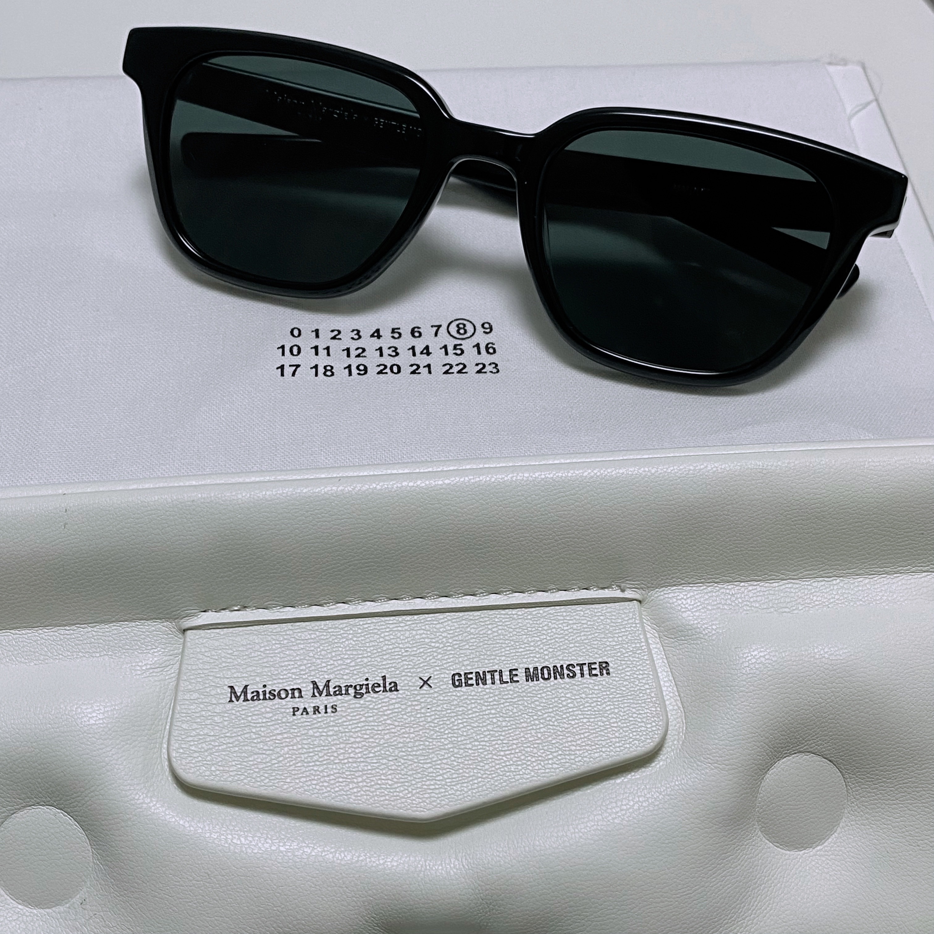 Gentle Monster x Maison Margiela MM007 Black Black 착용 스타일 - 1