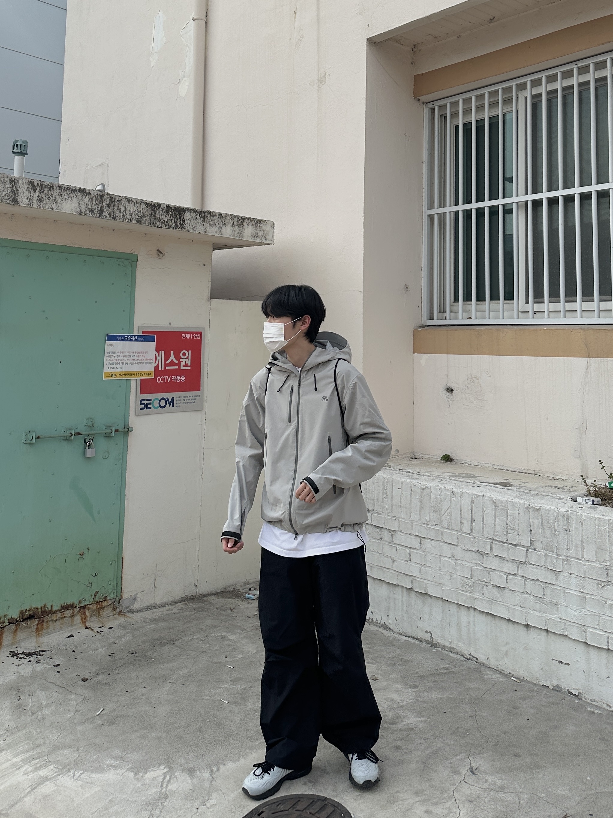 Asics Gel-Kayano 25 Glacier Grey, Sansan Gear Windblock Jacket Grey - 23SS 착용 스타일 - 1