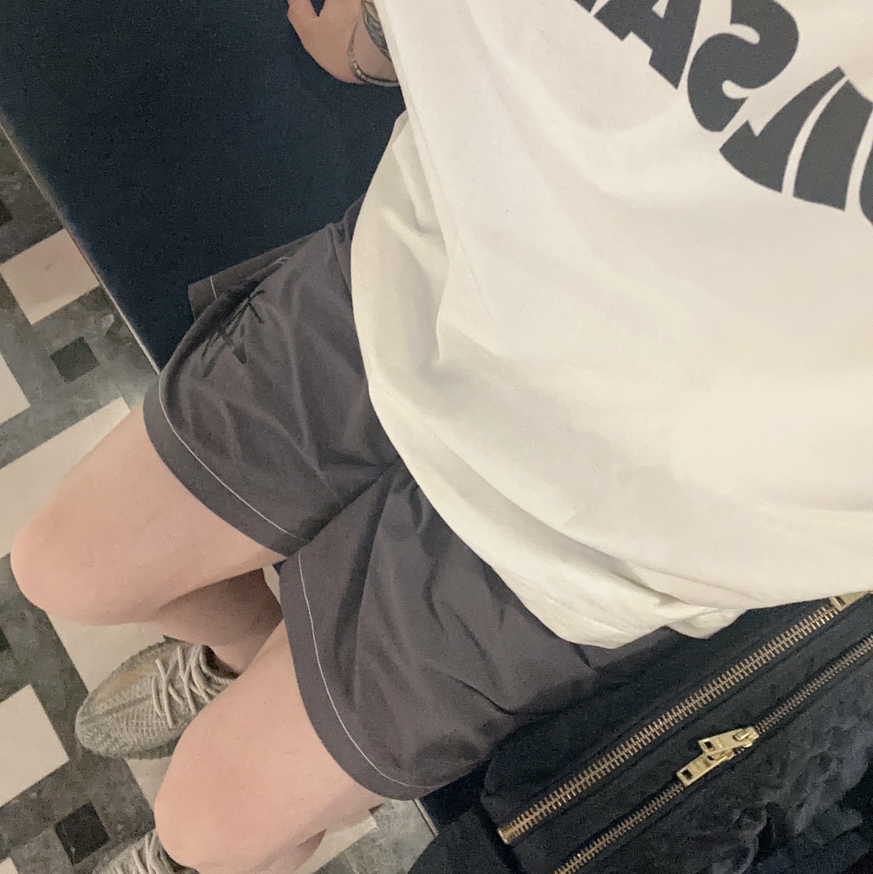 Jil Sander Logo T-Shirt Natural - 22FW, Stussy x Our Legacy Work Shop Water Shorts Charcoal 착용 스타일