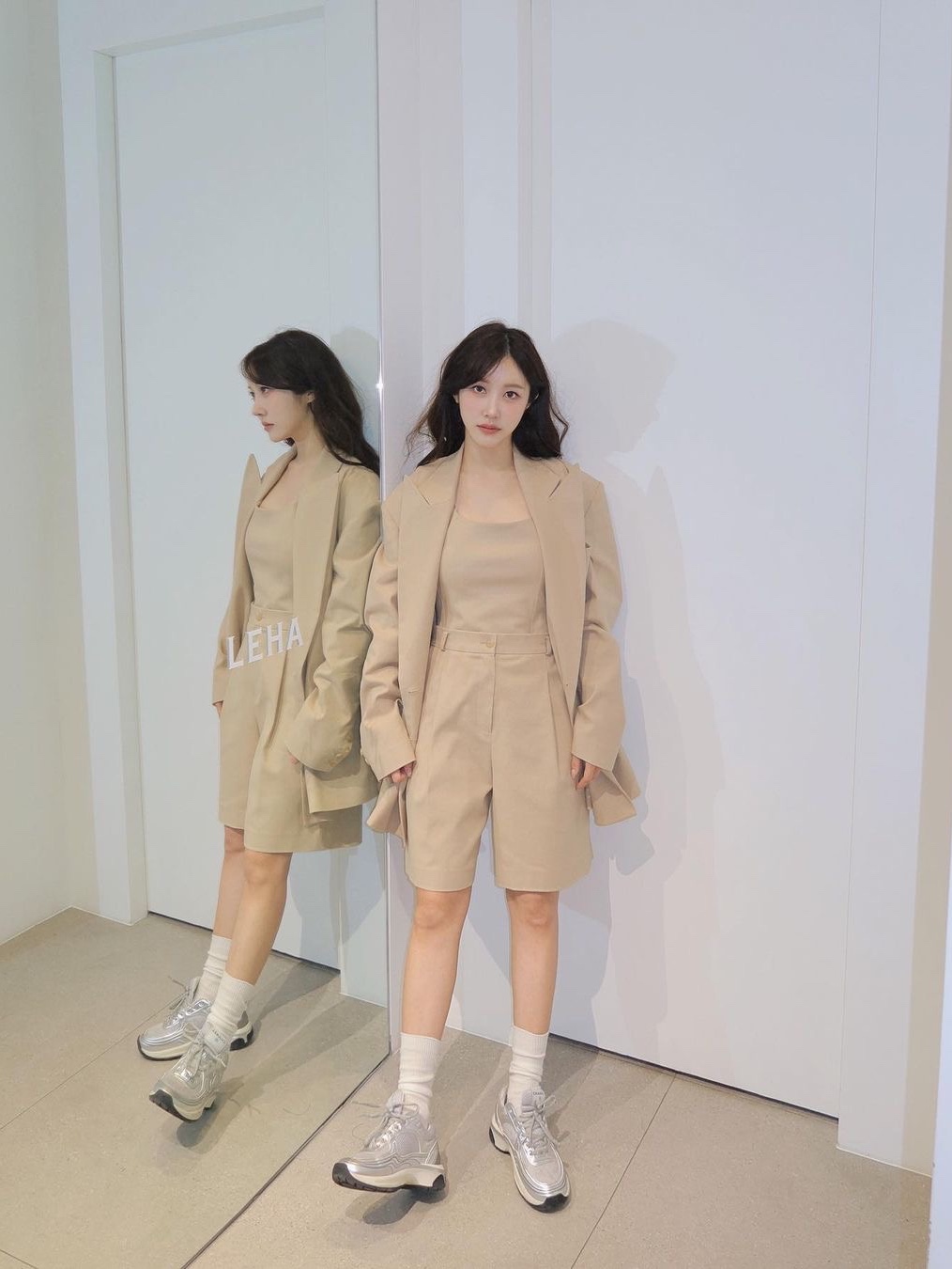 Leha Women Borta Bermuda Pants Beige 착용 스타일 - 2
