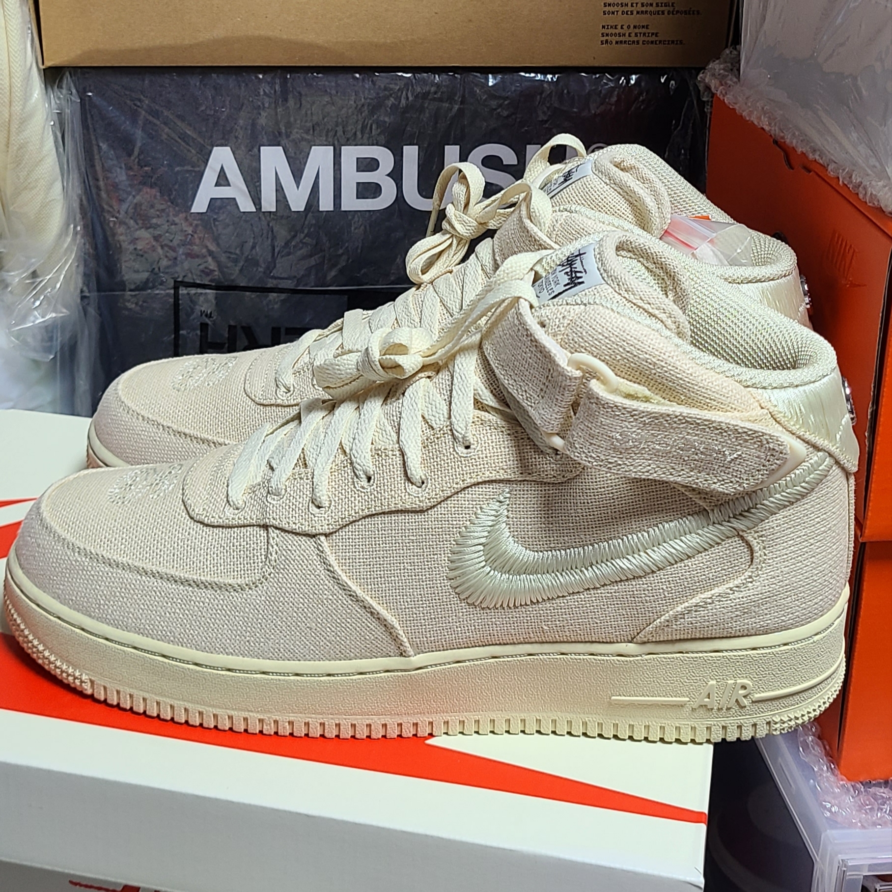 Nike x Stussy Air Force 1 '07 Mid SP Fossil 착용 스타일 - 2