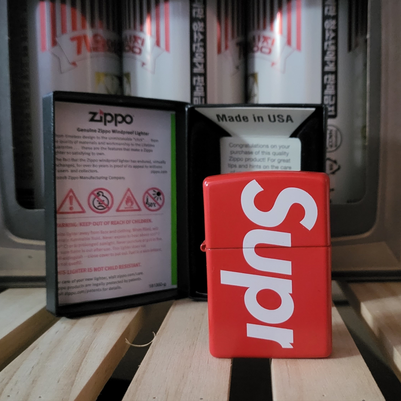 Supreme Logo Zippo Red 착용 스타일 - 2