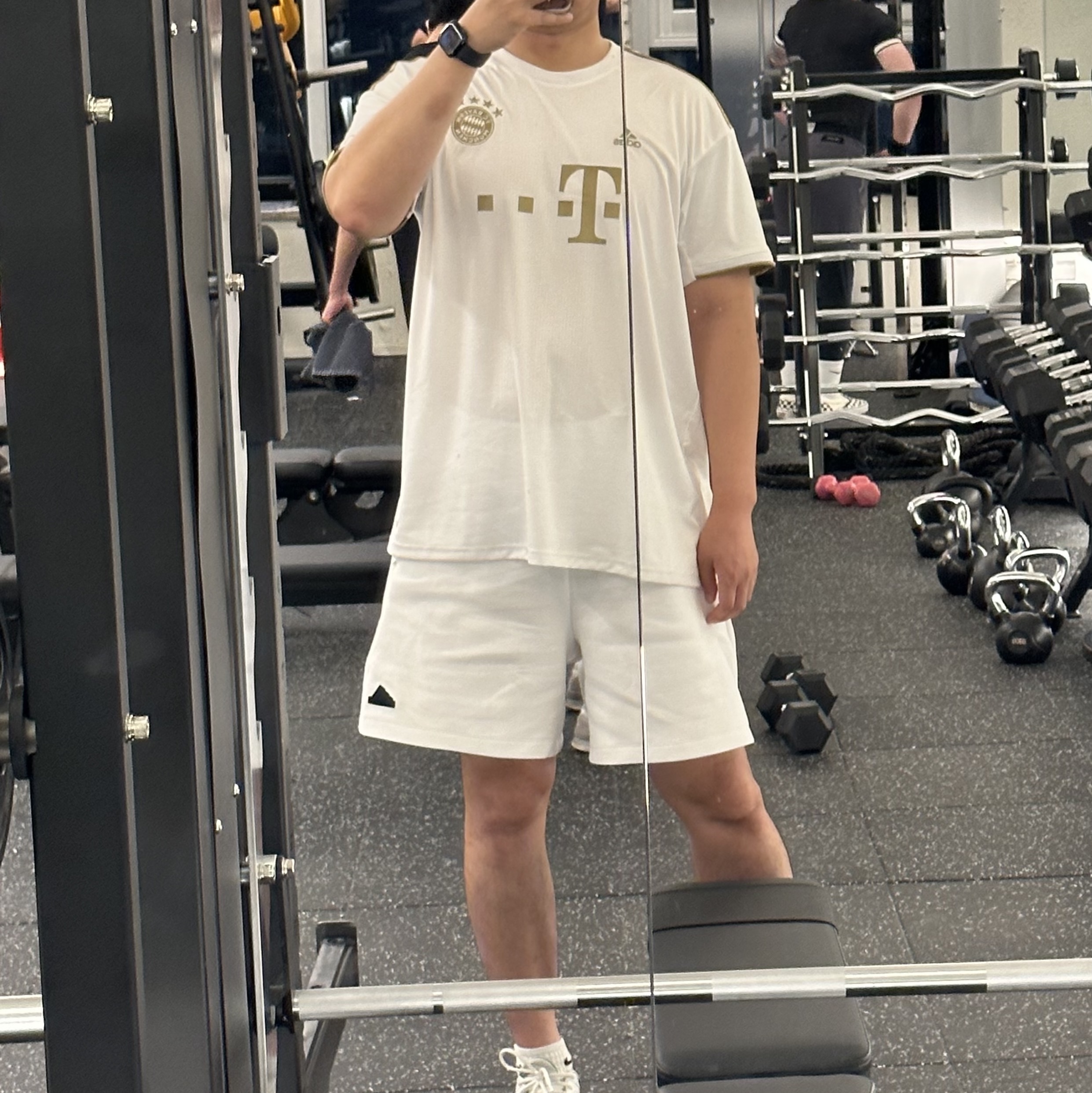 Adidas Bayern Munchen 2022/23 Away Jersey White - US Sizing (Non Marking Ver.) 착용 스타일