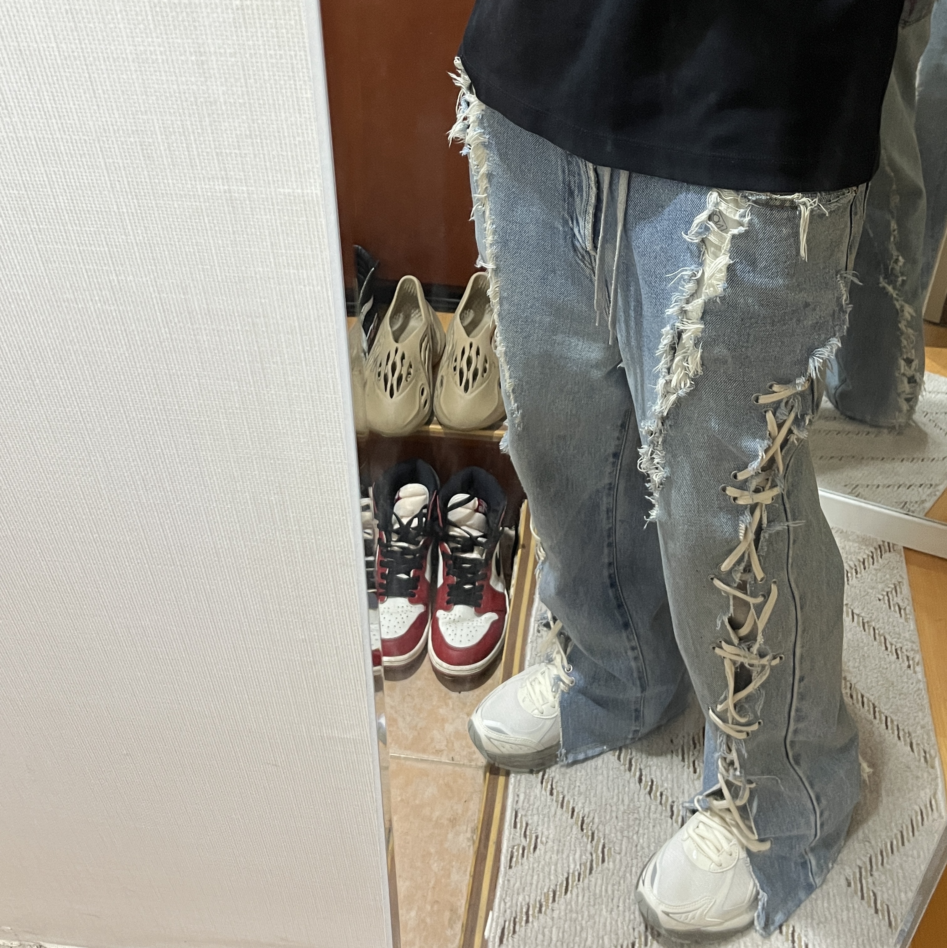 Asics x Dime GT-2160 Arctic Wolf London Fog, Stussy Mercury T-Shirt Black 착용 스타일 - 2