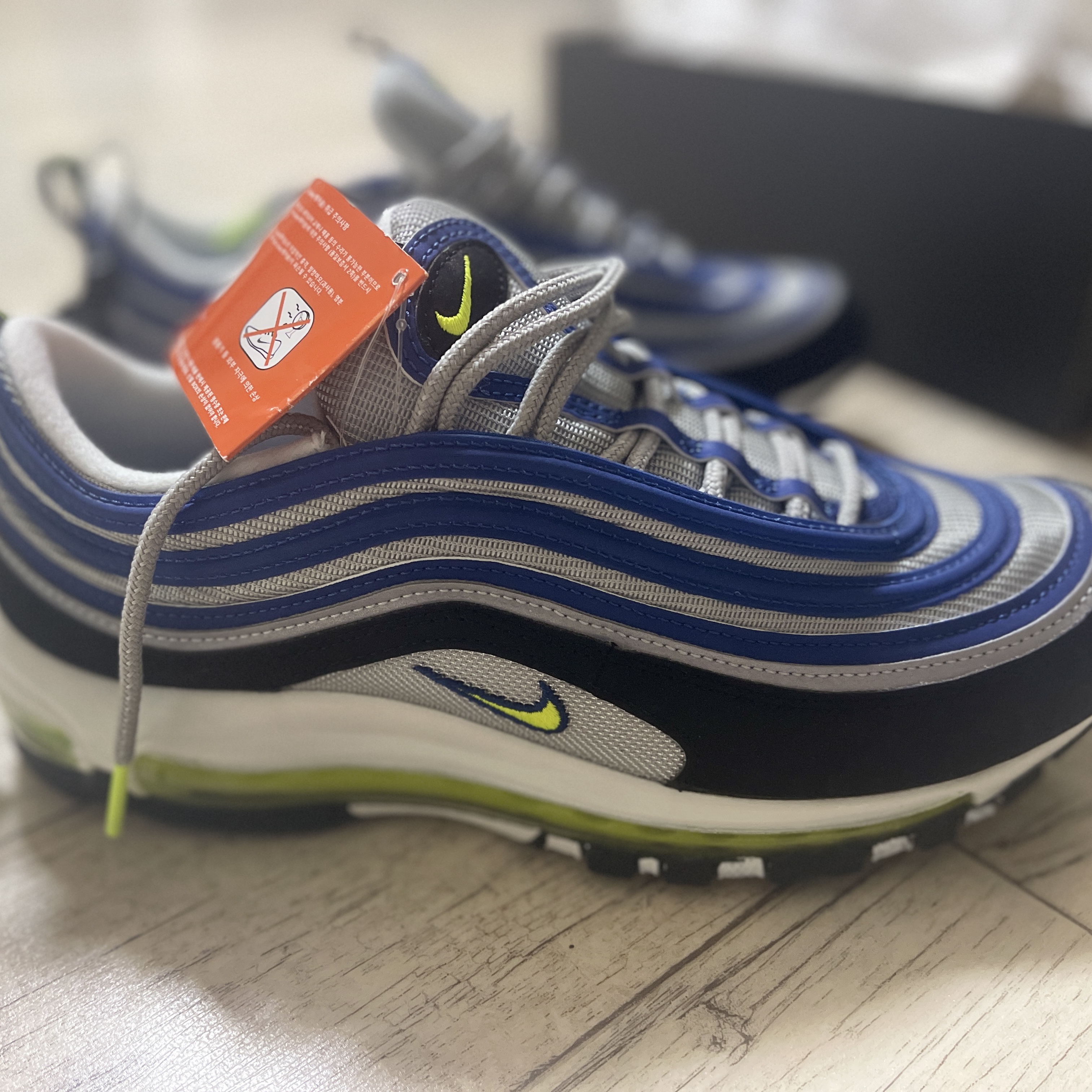 Nike Air Max 97 OG Atlantic Blue and Voltage Yellow 착용 스타일 - 1